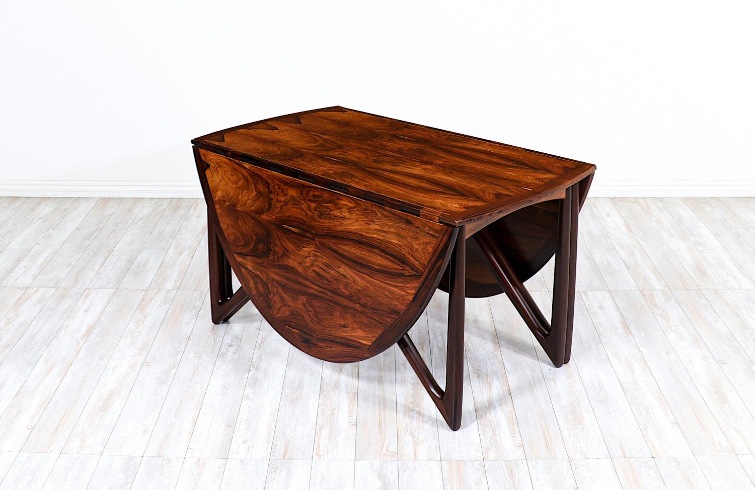 Niels Koefoed Sculpted Rosewood Dining Table for Koefoeds Møbelfabrik In Excellent Condition In Los Angeles, CA