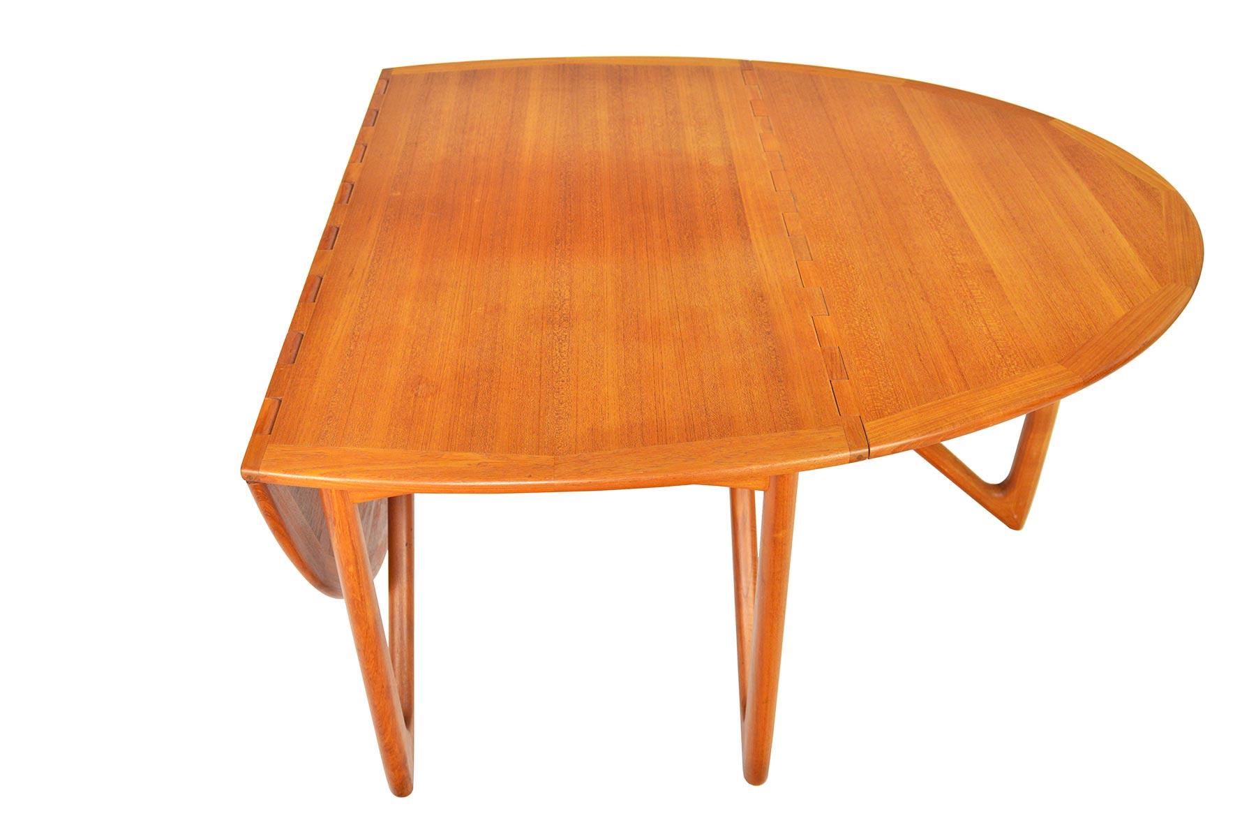 Danish Niels Kofoed Model 304 Gateleg Dining Table in Teak