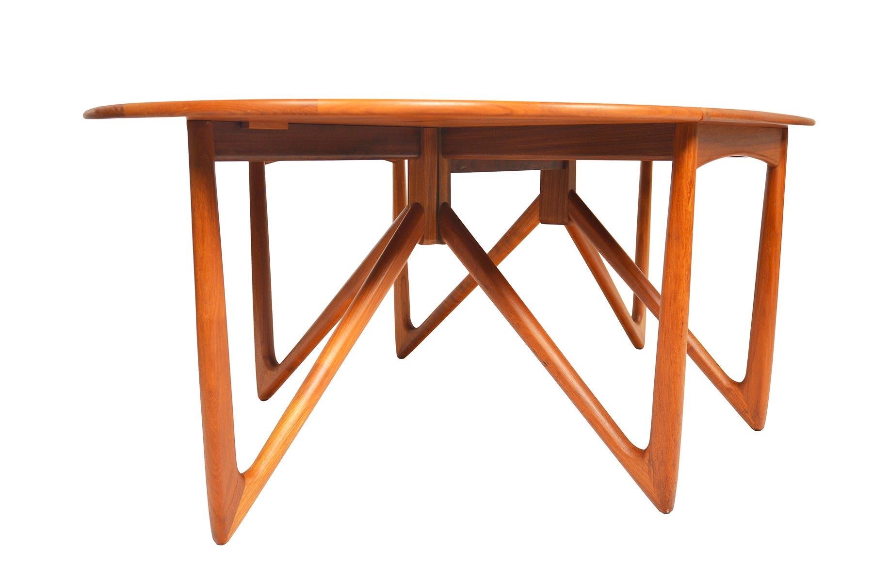 Niels Kofoed Model 304 Gateleg Dining Table in Teak 2