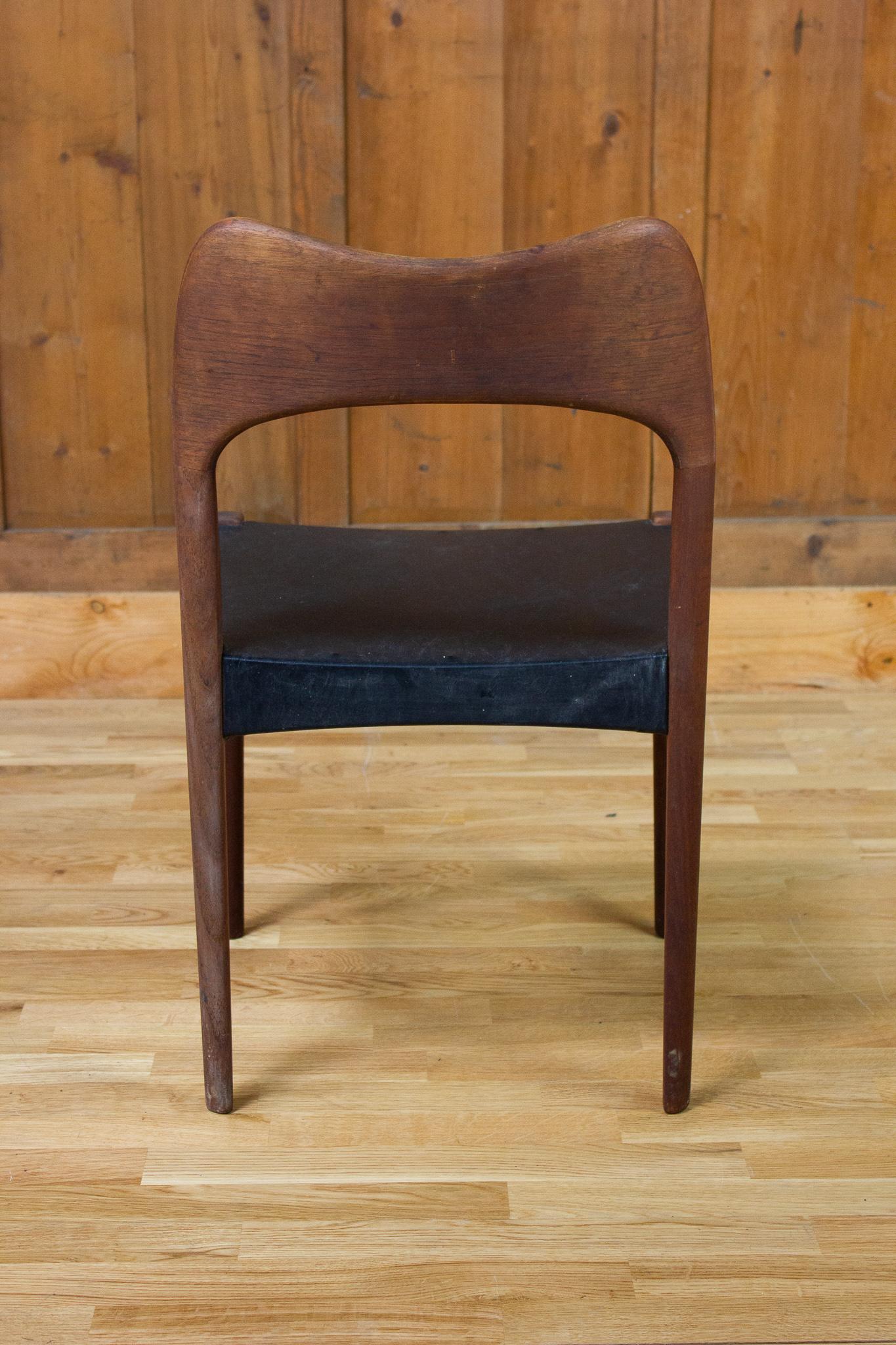 Danois Niels Møller - Chaise modèle 71 - teck - assise cuir - années 50 - Danemark en vente