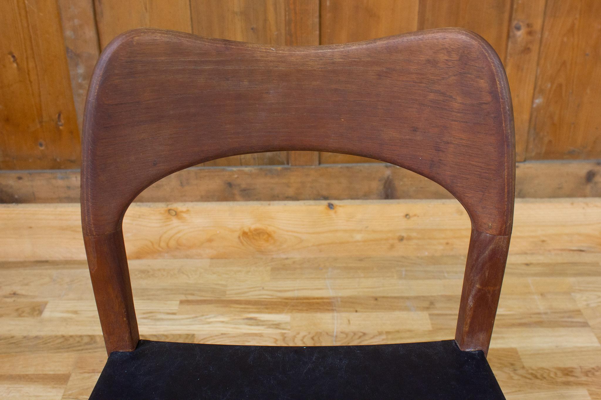 Milieu du XXe siècle Niels Møller - Chaise modèle 71 - teck - assise cuir - années 50 - Danemark en vente