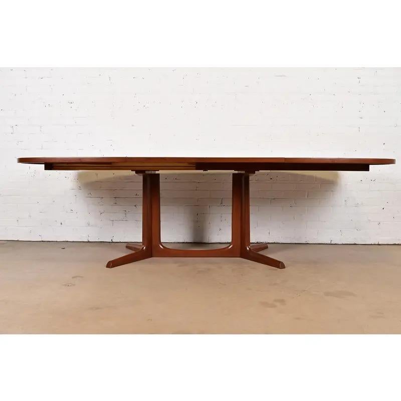 Danese Tavolo da pranzo moderno danese Niels Møller per Gudme Møbelfabrik, appena rifinito in vendita