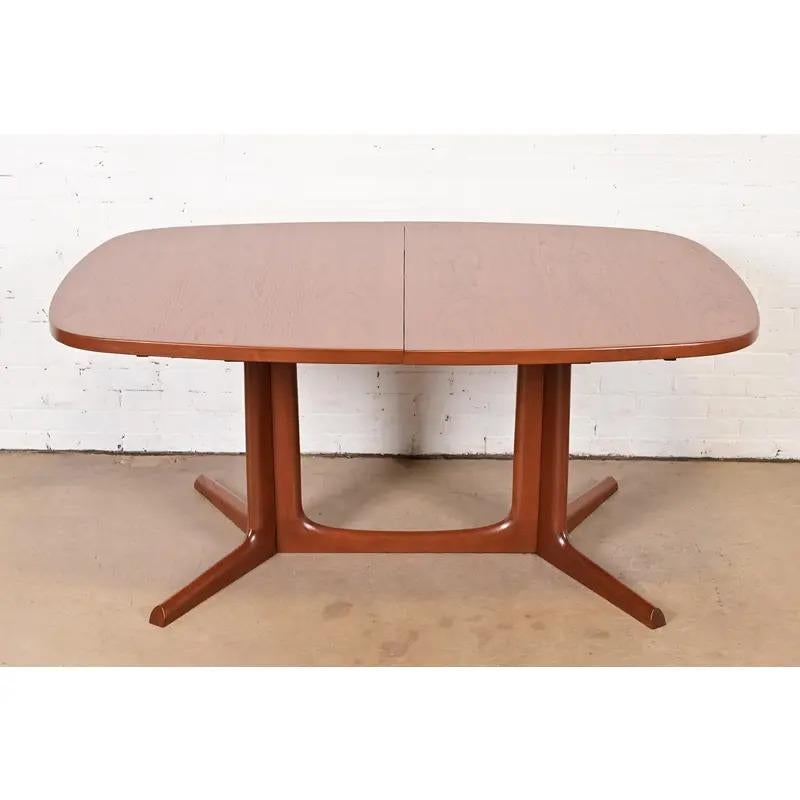Tavolo da pranzo moderno danese Niels Møller per Gudme Møbelfabrik, appena rifinito in vendita 1