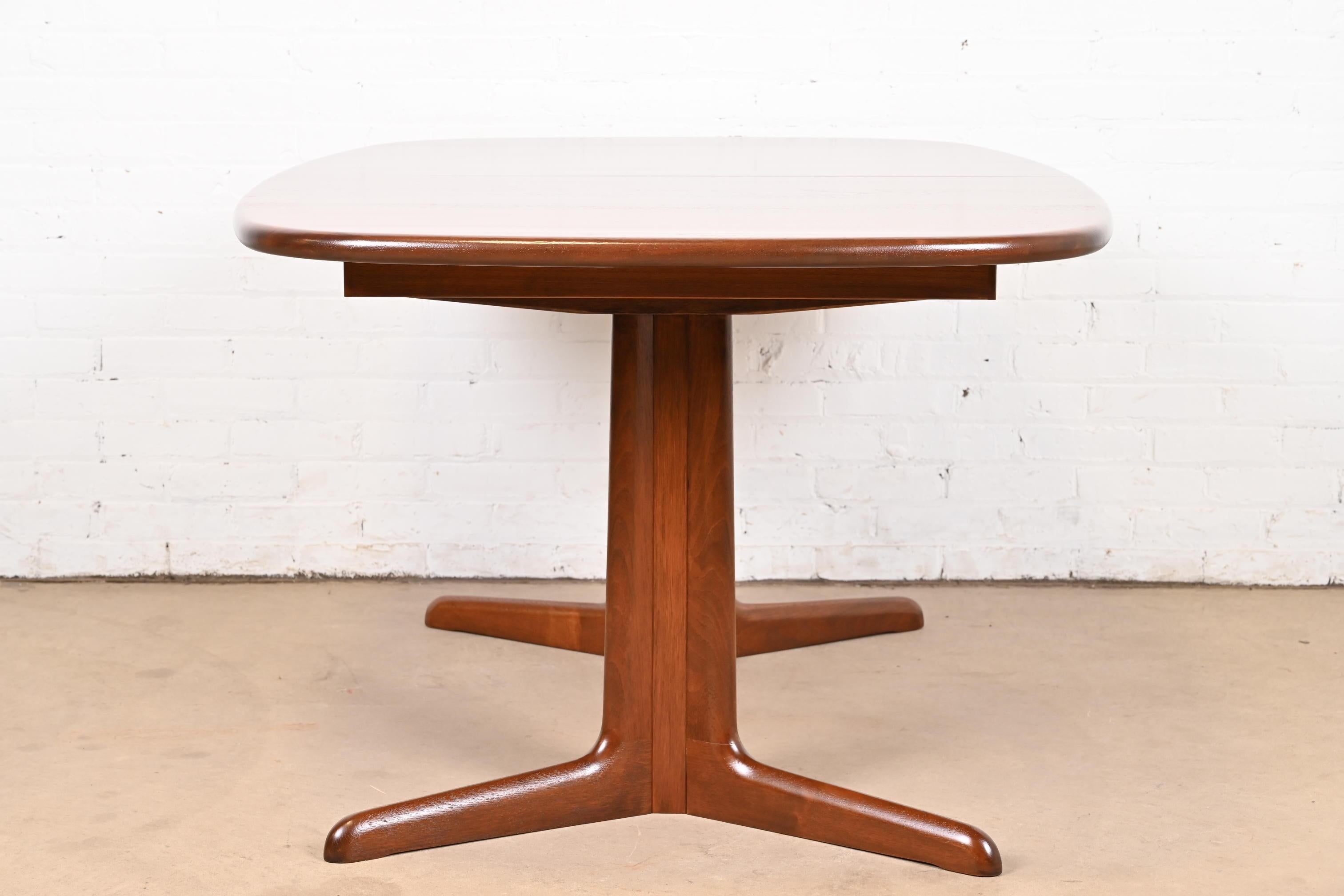 Niels Møller pour Gudme Møbelfabrik Table de salle à manger moderne danoise en teck sculpté en vente 4