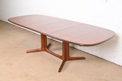 Niels Møller für Gudme Møbelfabrik Danish Modern Sculpted Teak Dining Table