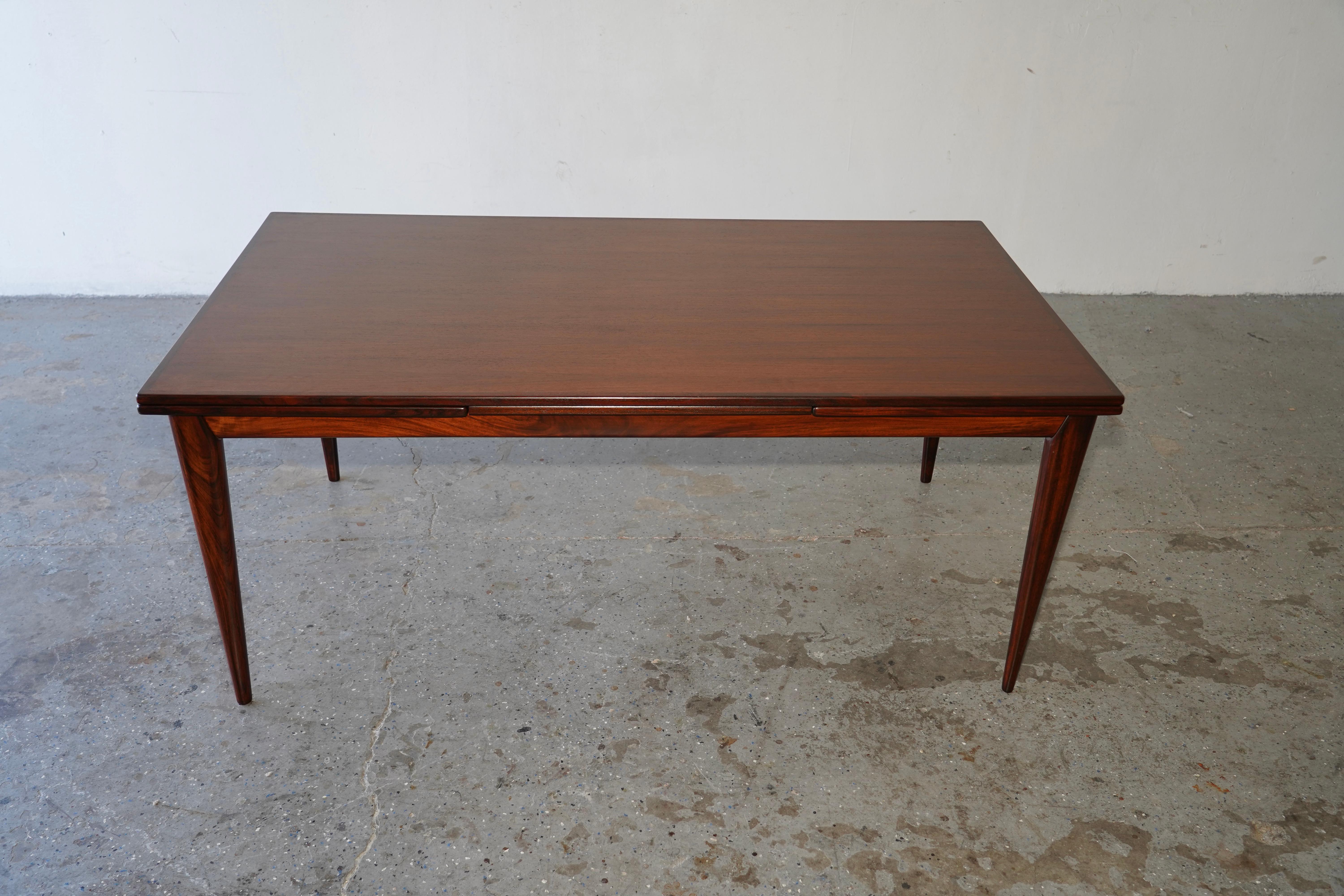 Niels Otto Møller for J.L. Møllers Møbelfabrik Model 12 B Brazilian Rosewood Dining Table 

Beautiful and elegant dining table in stunning Brazilian rosewood. This table has been lovingly cared for and has been professionally refinished, also