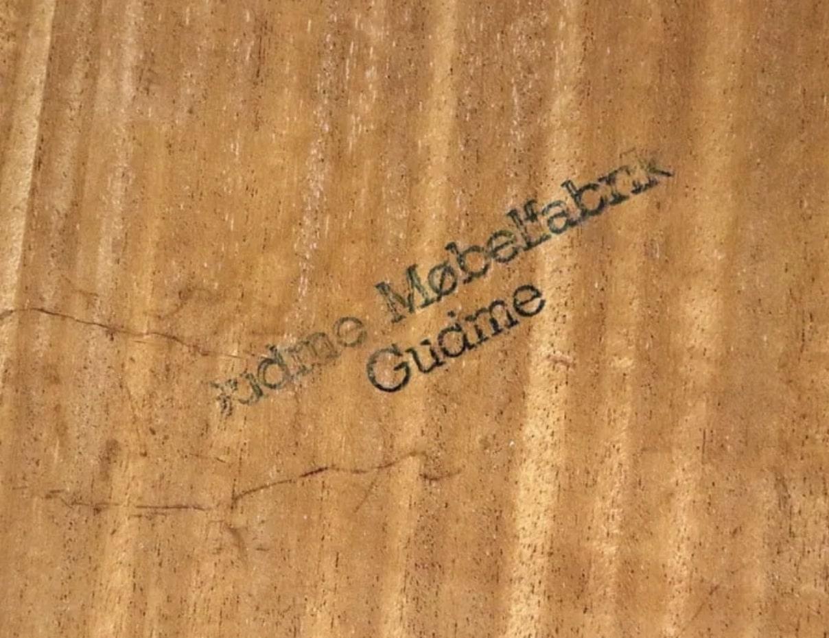 Niels Møller Gudme Mobelfabrik Table en bois de rose avec feuilles en vente 3