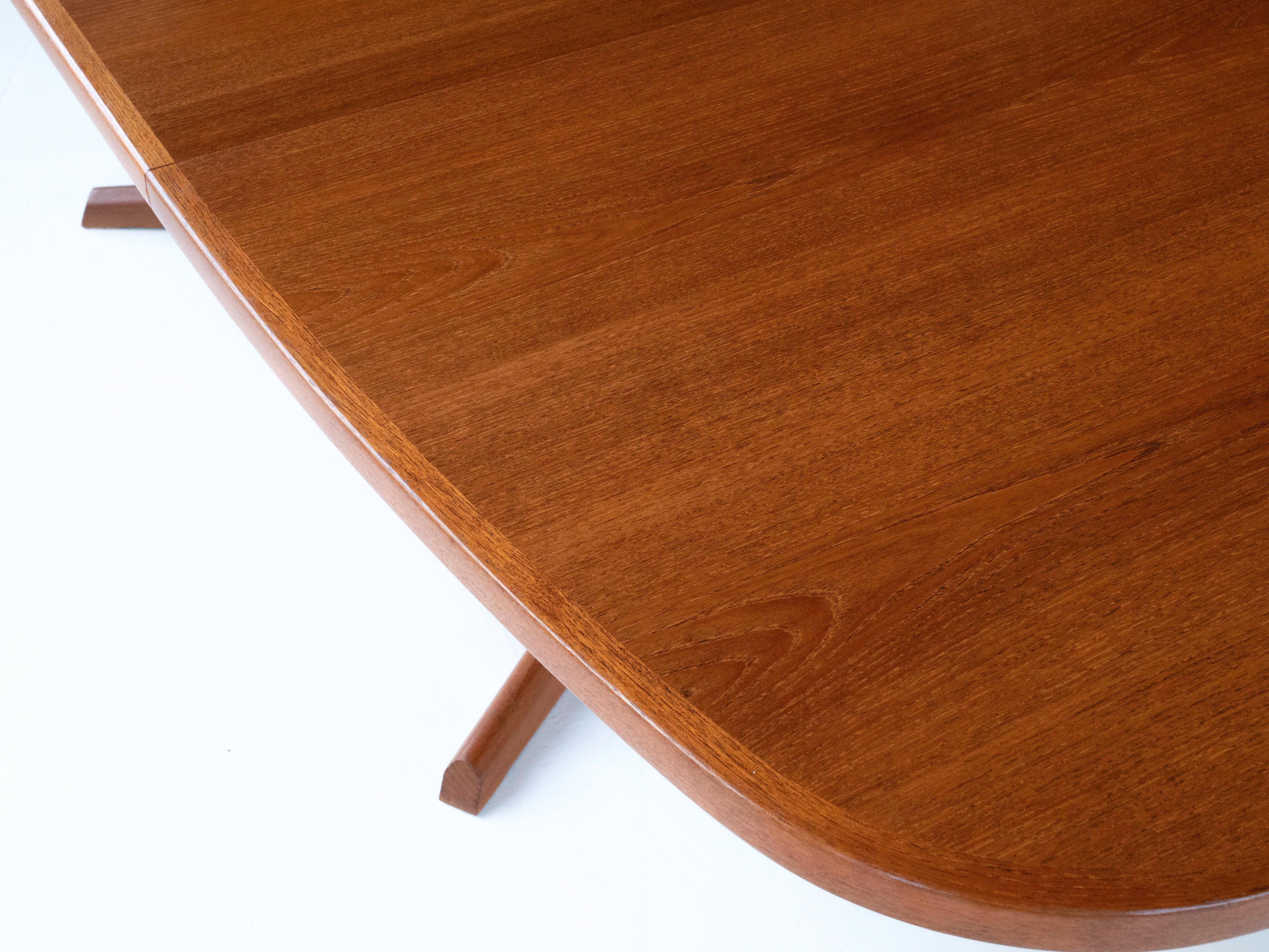 Niels Møller Gudme Mobelfabrik Teak Dining Table with Two Leaves, Denmark 1960's In Good Condition In Los Angeles, CA