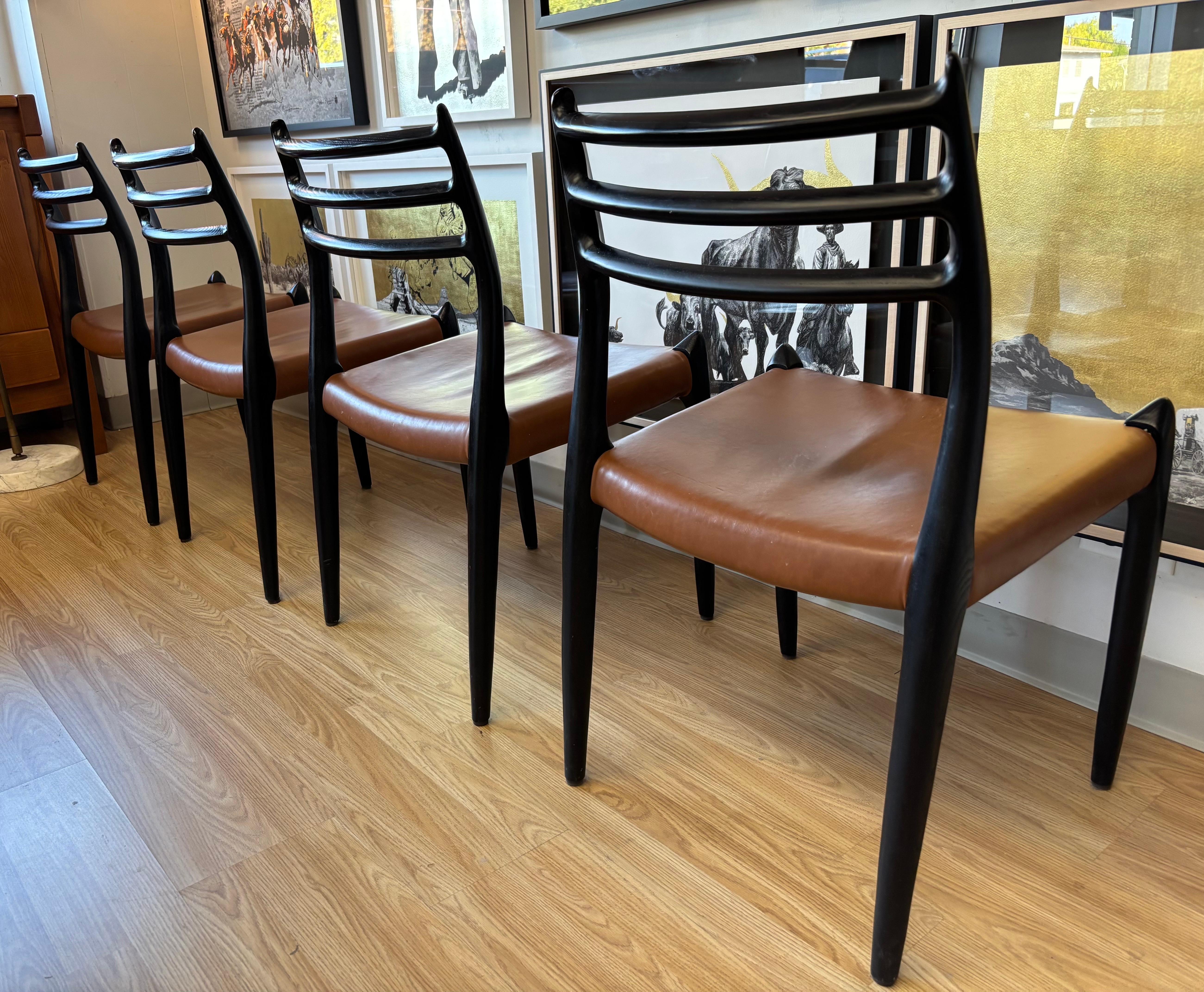 Niels Møller Model No. 78 Dänische Moderne Esszimmerstühle - Satz von vier, CIRCA 1960er Jahre (Ebonisiert) im Angebot