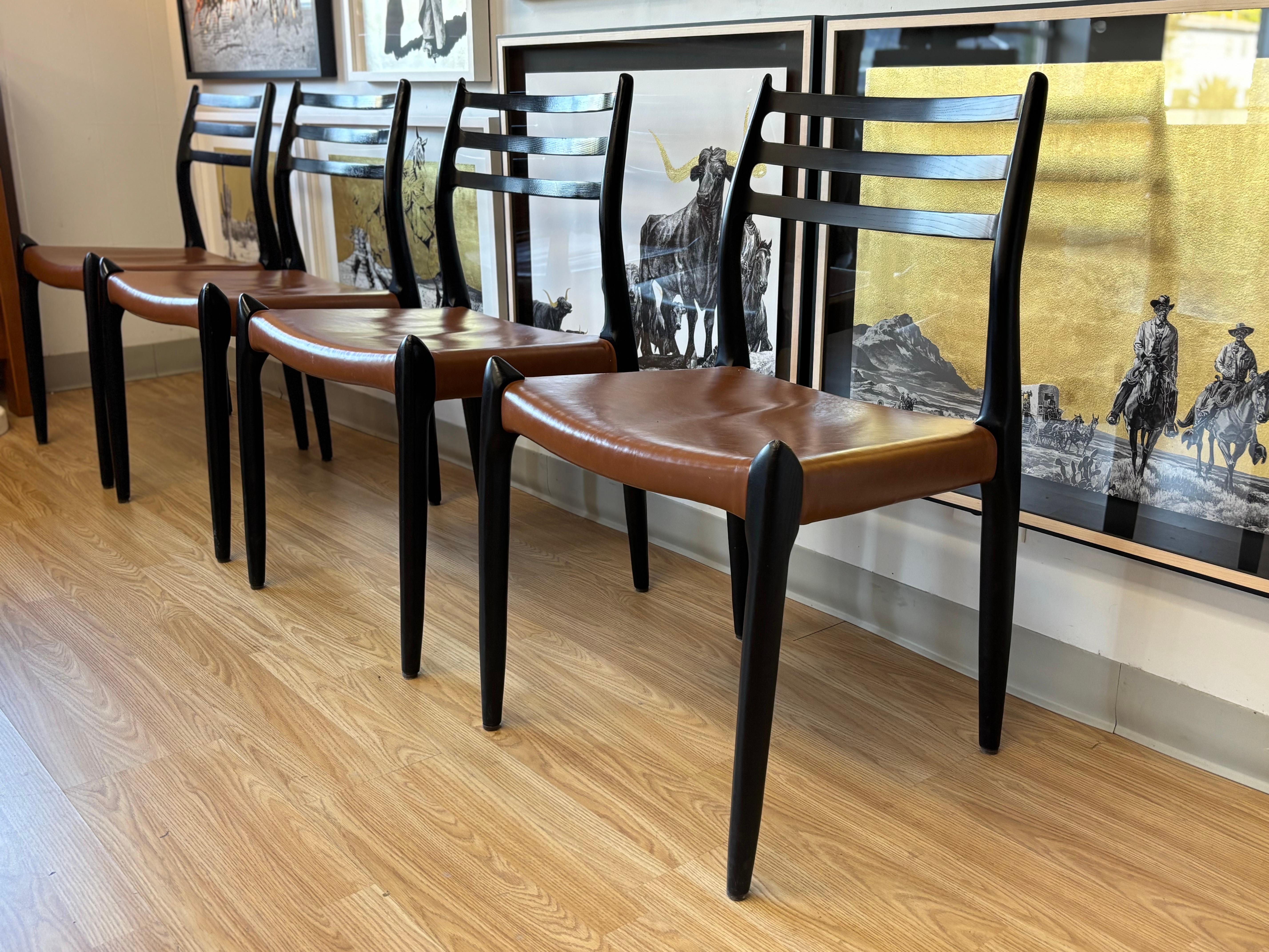 Niels Møller Model No. 78 Dänische Moderne Esszimmerstühle - Satz von vier, CIRCA 1960er Jahre (Leder) im Angebot