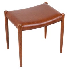 Tabouret Niels Møller modèle-80A en teck et cuir cognac pour J.L. Møllers