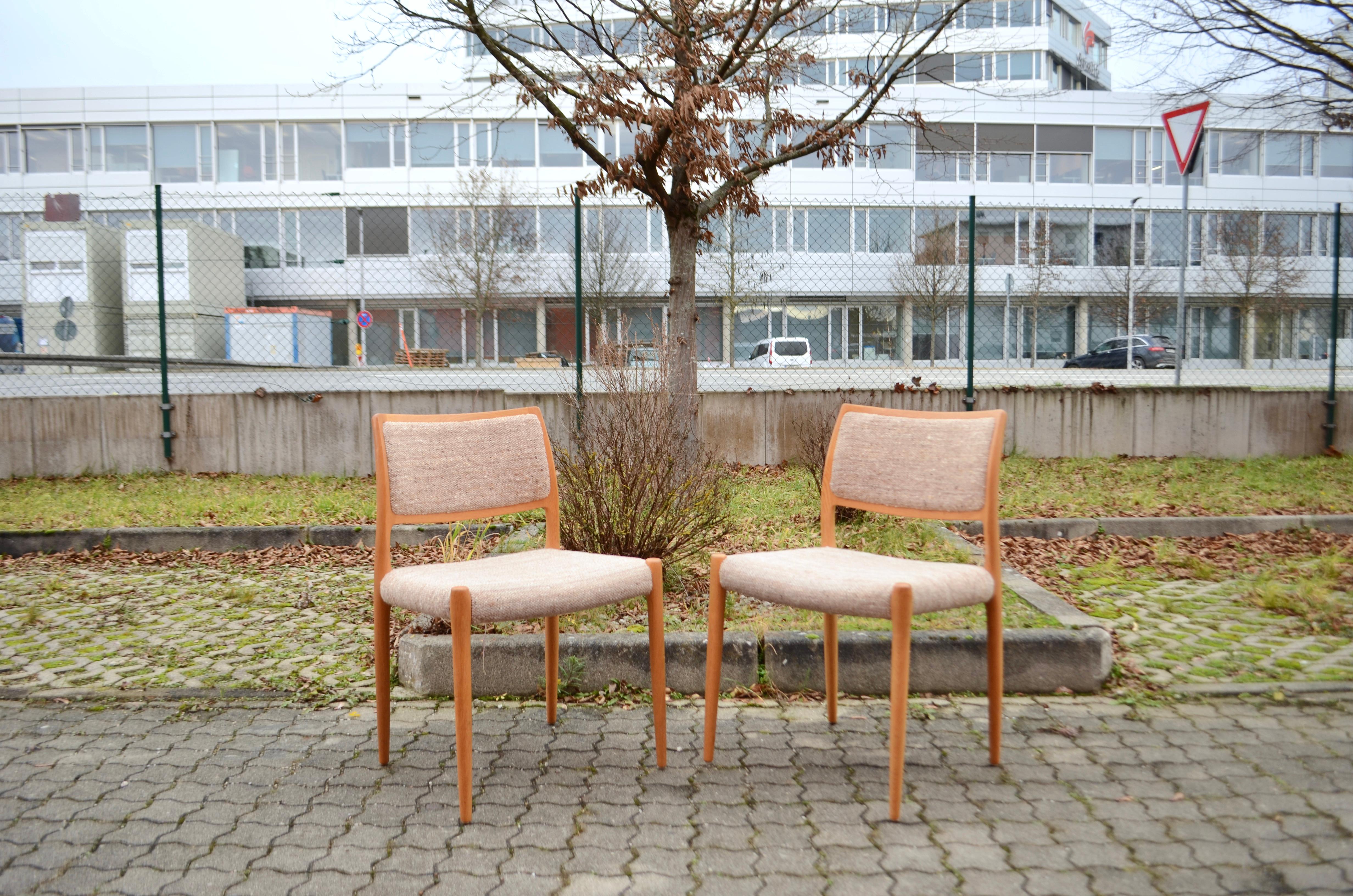 Danese Niels Møller Modell 80 Tavolo da pranzo danese in Oak  Sedia per J.L.A. Møllers Set di 2 in vendita