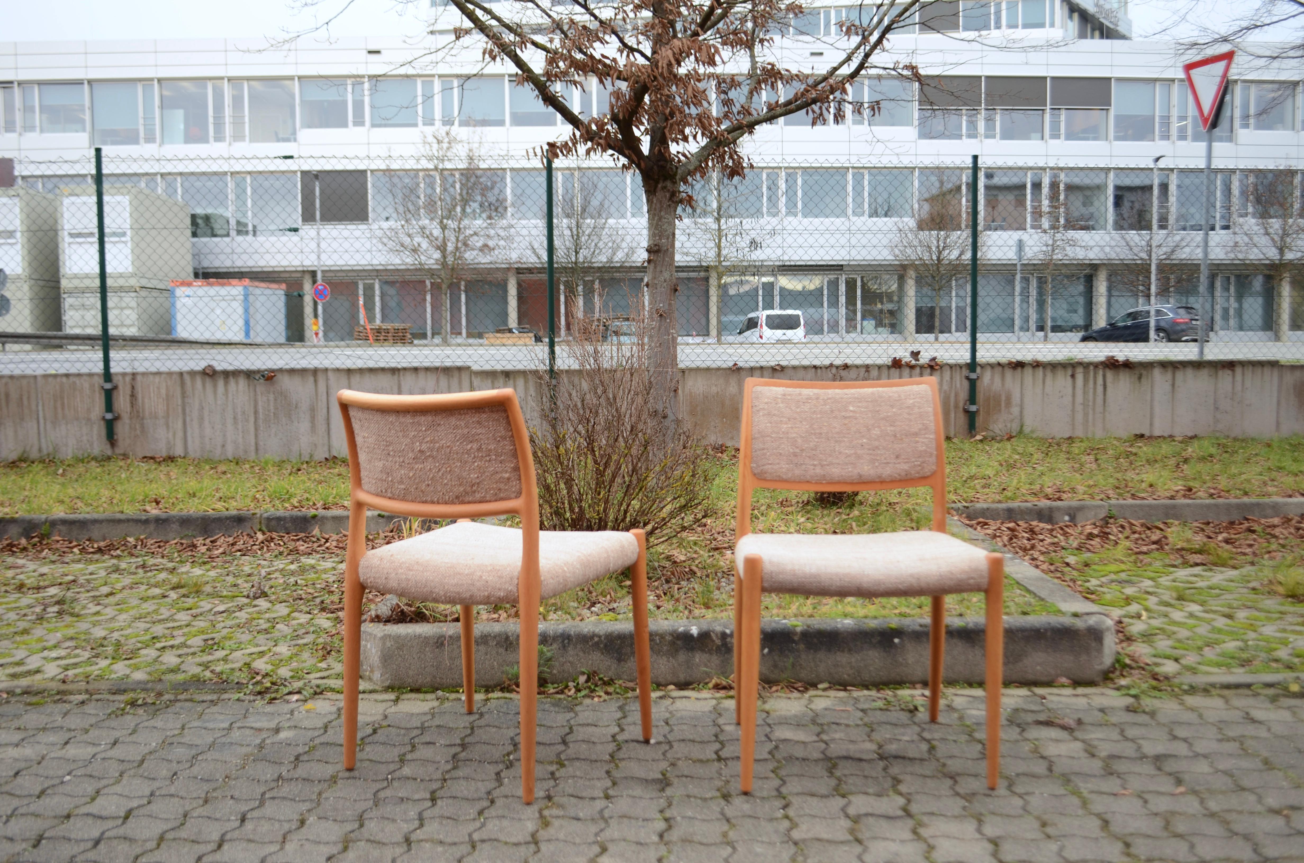 A olio Niels Møller Modell 80 Tavolo da pranzo danese in Oak  Sedia per J.L.A. Møllers Set di 2 in vendita