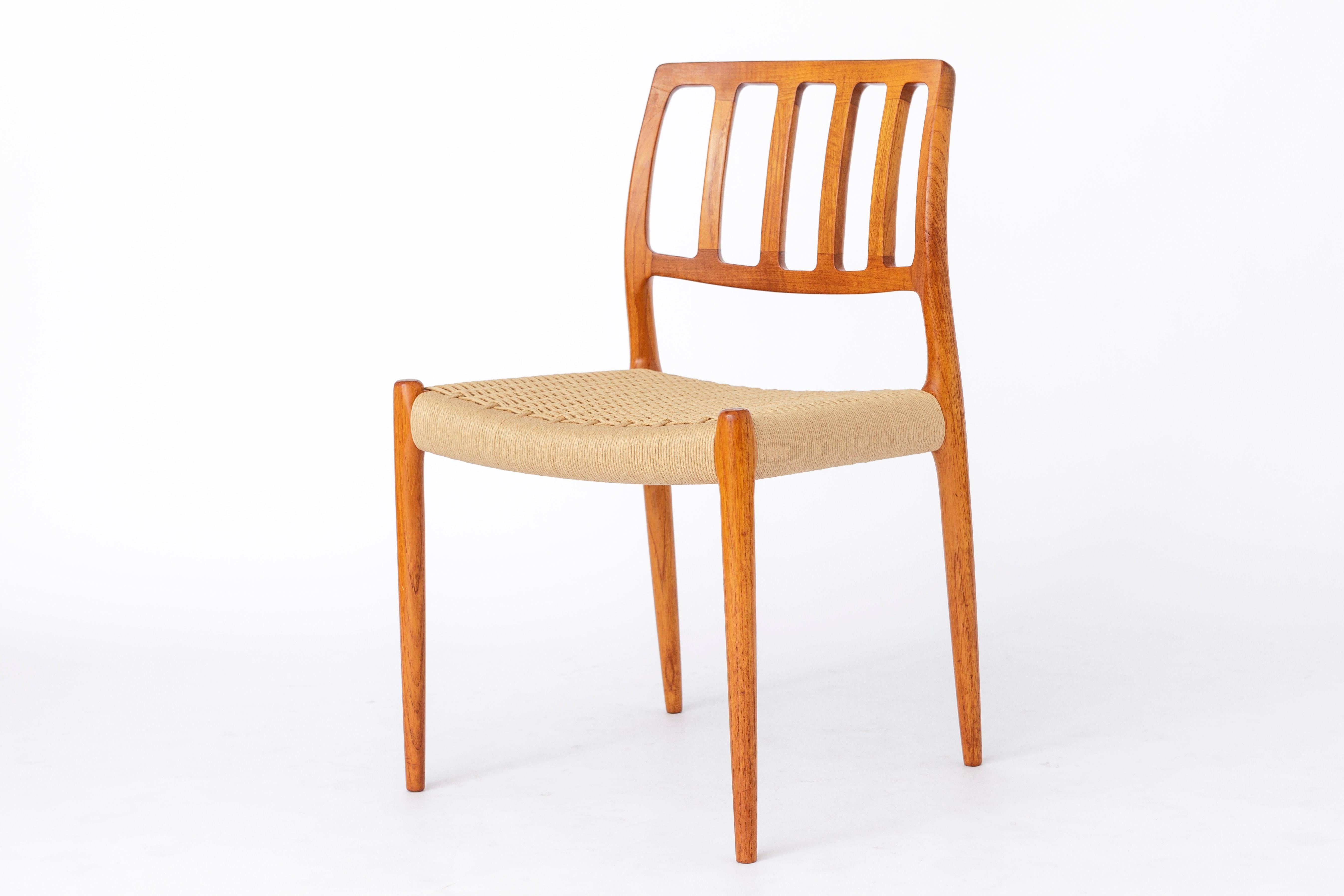 Niels Moller Chair, model 83, paper cord seat, 1970s Vintage In Good Condition For Sale In Hannover, DE