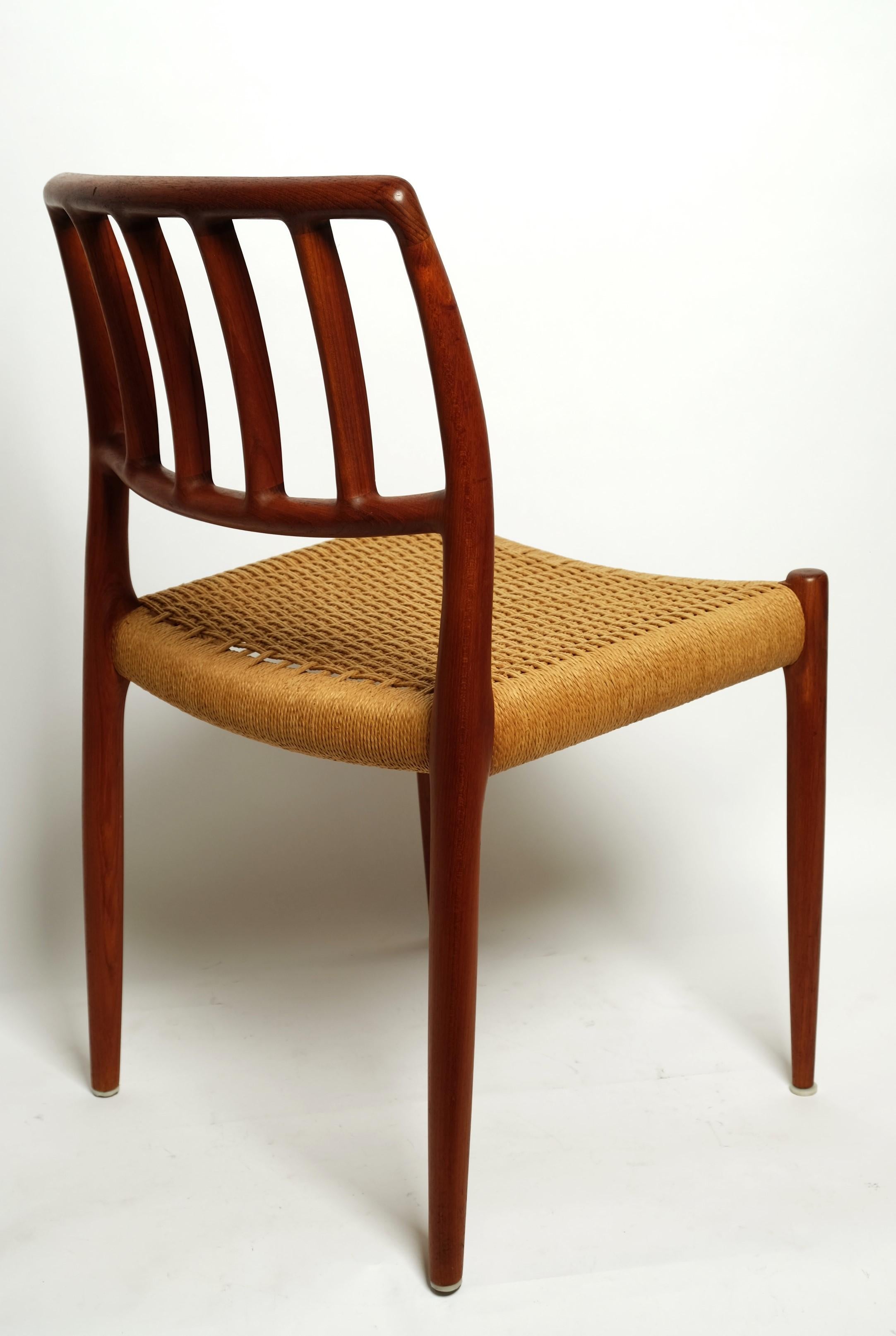 Niels Otto Möller Esszimmerstuhl Modell 83 Teakholz Papierkordel, Dänemark 1970er Jahre 11