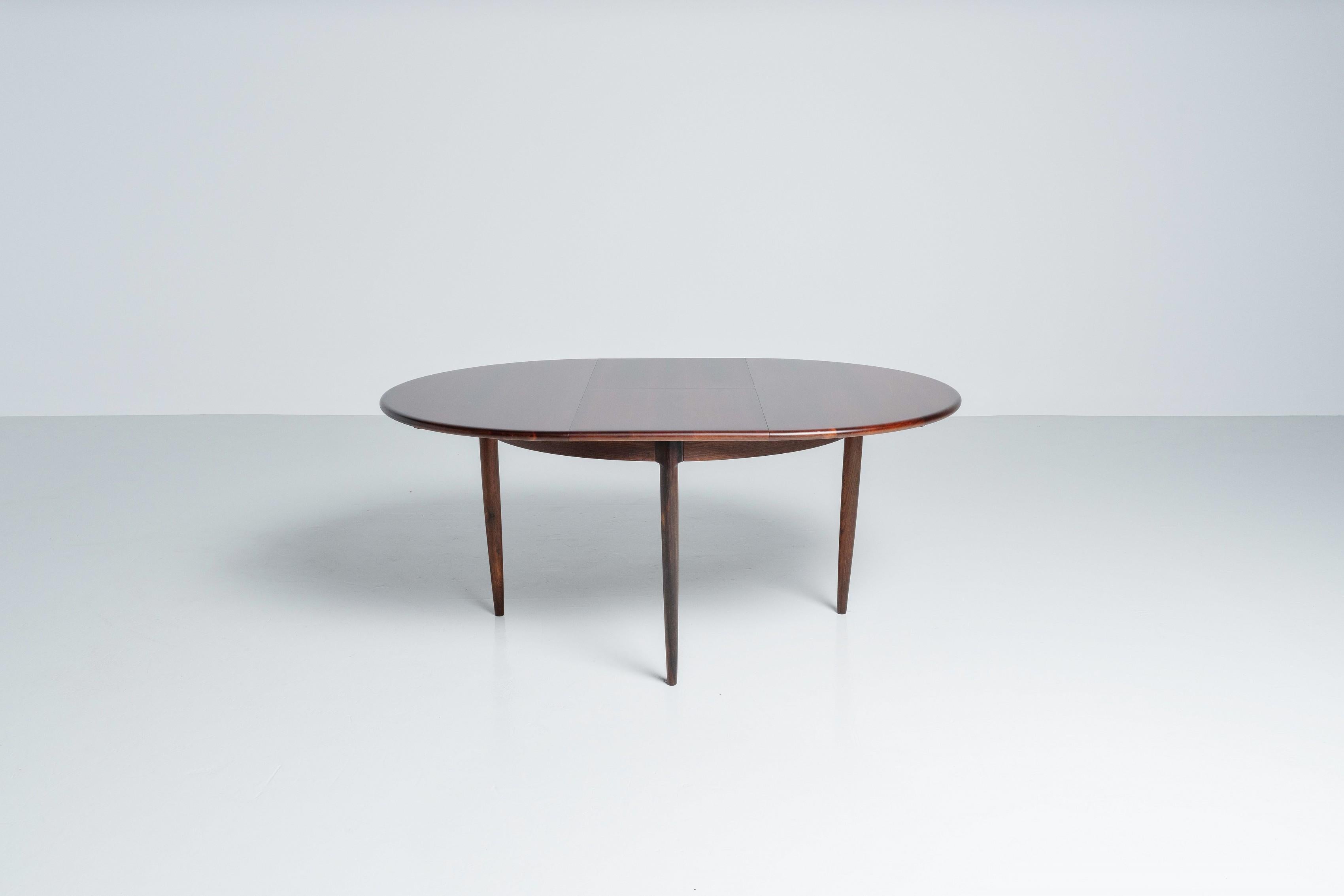 Exquisite Model 15 dining table by designer Niels Moller, and manufactured in Denmark by J.L. Møller Mobelfabrik in 1960. This round dining table has a nice size, on which four people can be seated, but can easily be enlarged by folding out the