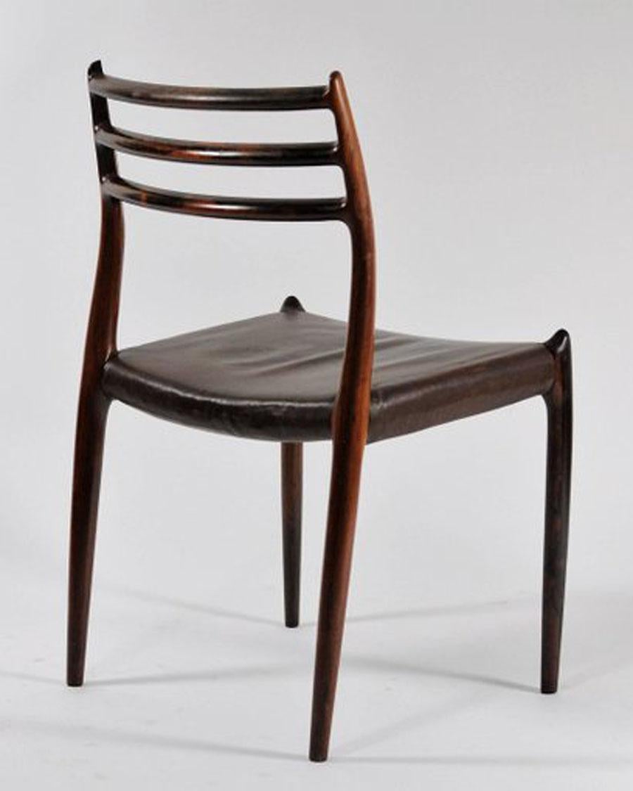 Niels Moller Acht restaurierte Palisander-Esszimmerstühle aus Rosenholz mit individueller Polsterung im Angebot 3