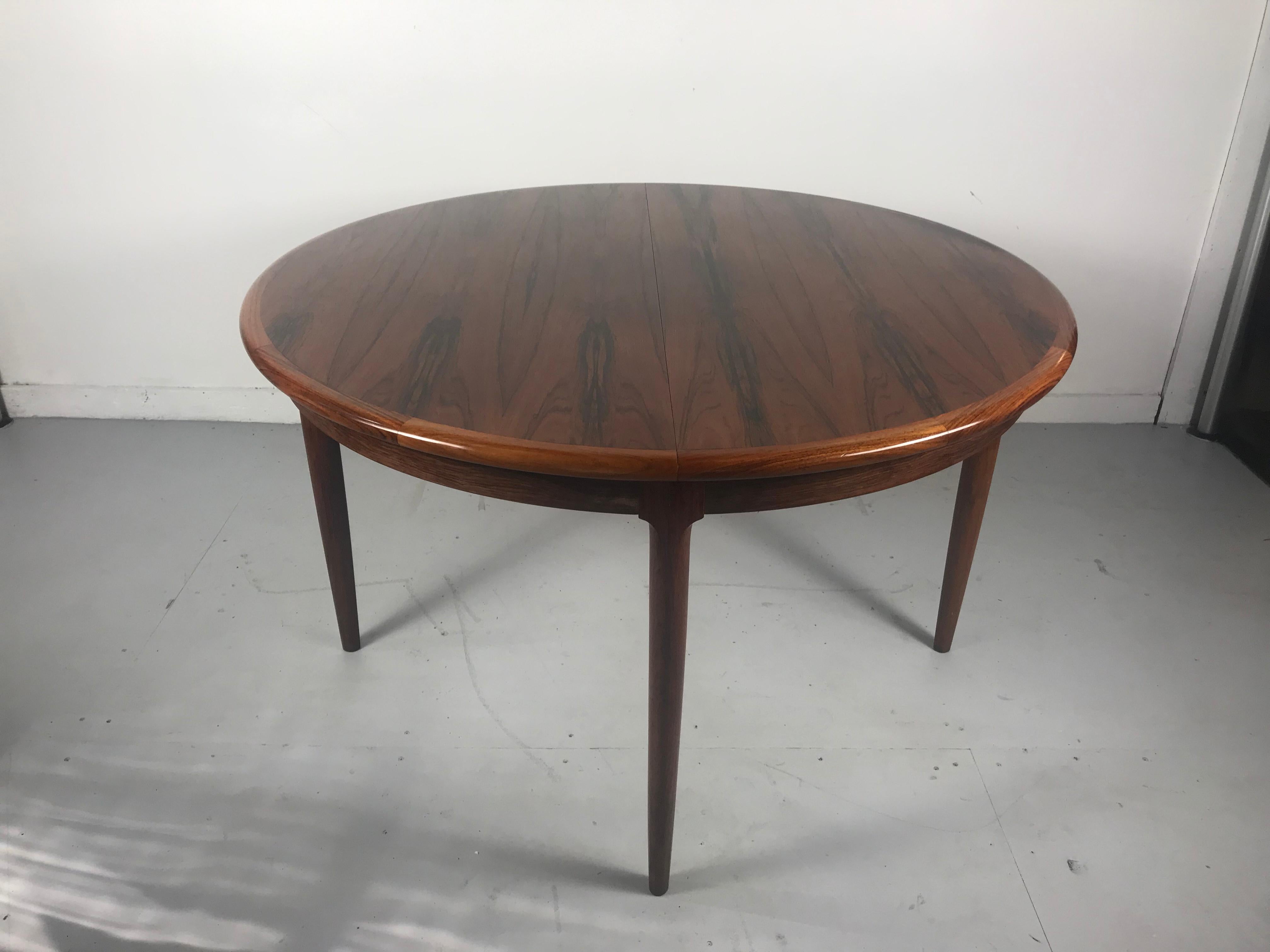 Elegant dining table in rosewood designed by Niels Moller. Stunning design,, Exceptional quality, amazing figured bookmatched graining.Table measures 48