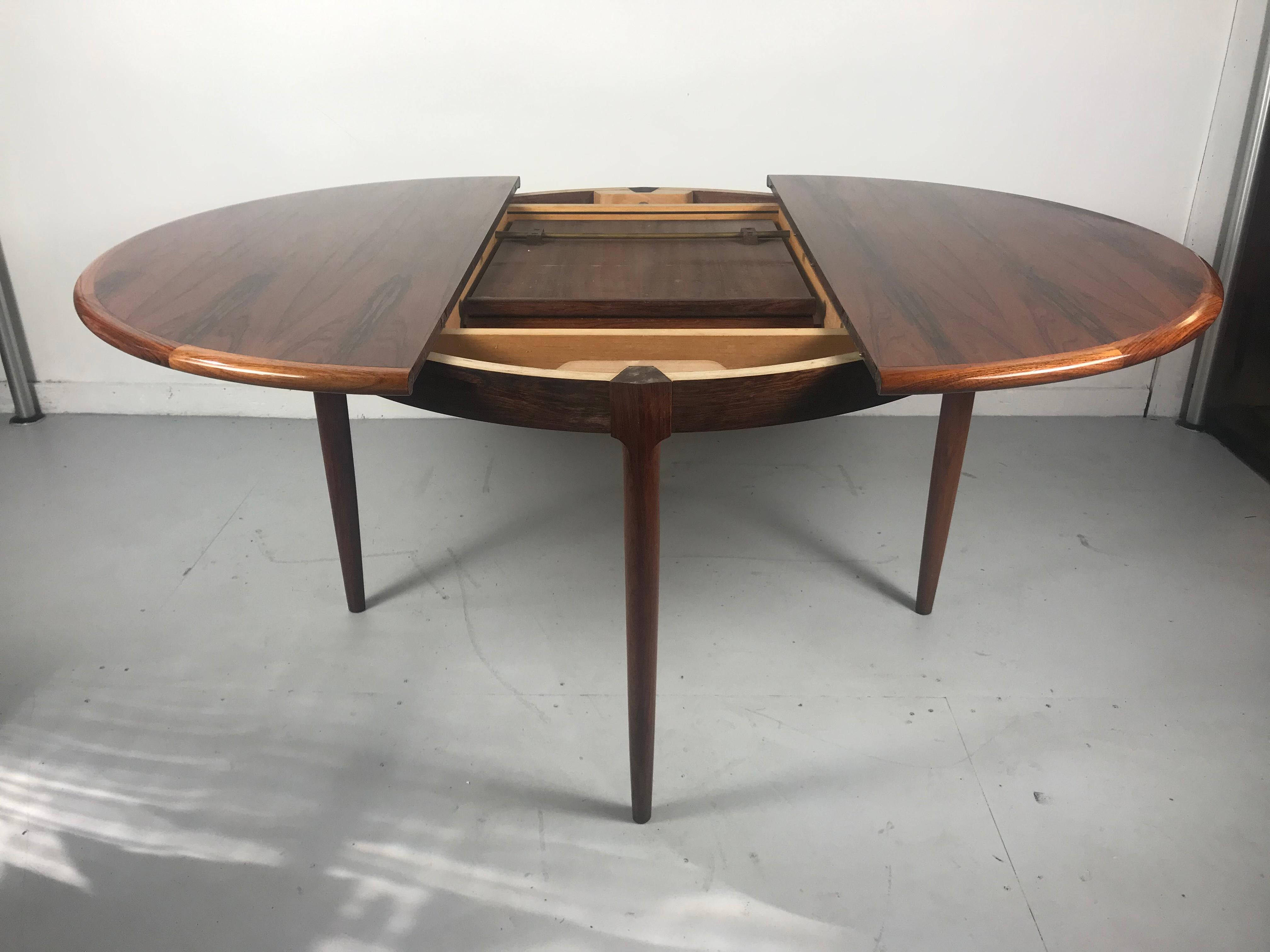 Niels Moller Extending Dining Table in Rosewood, Denmark, 1950 In Good Condition In Buffalo, NY