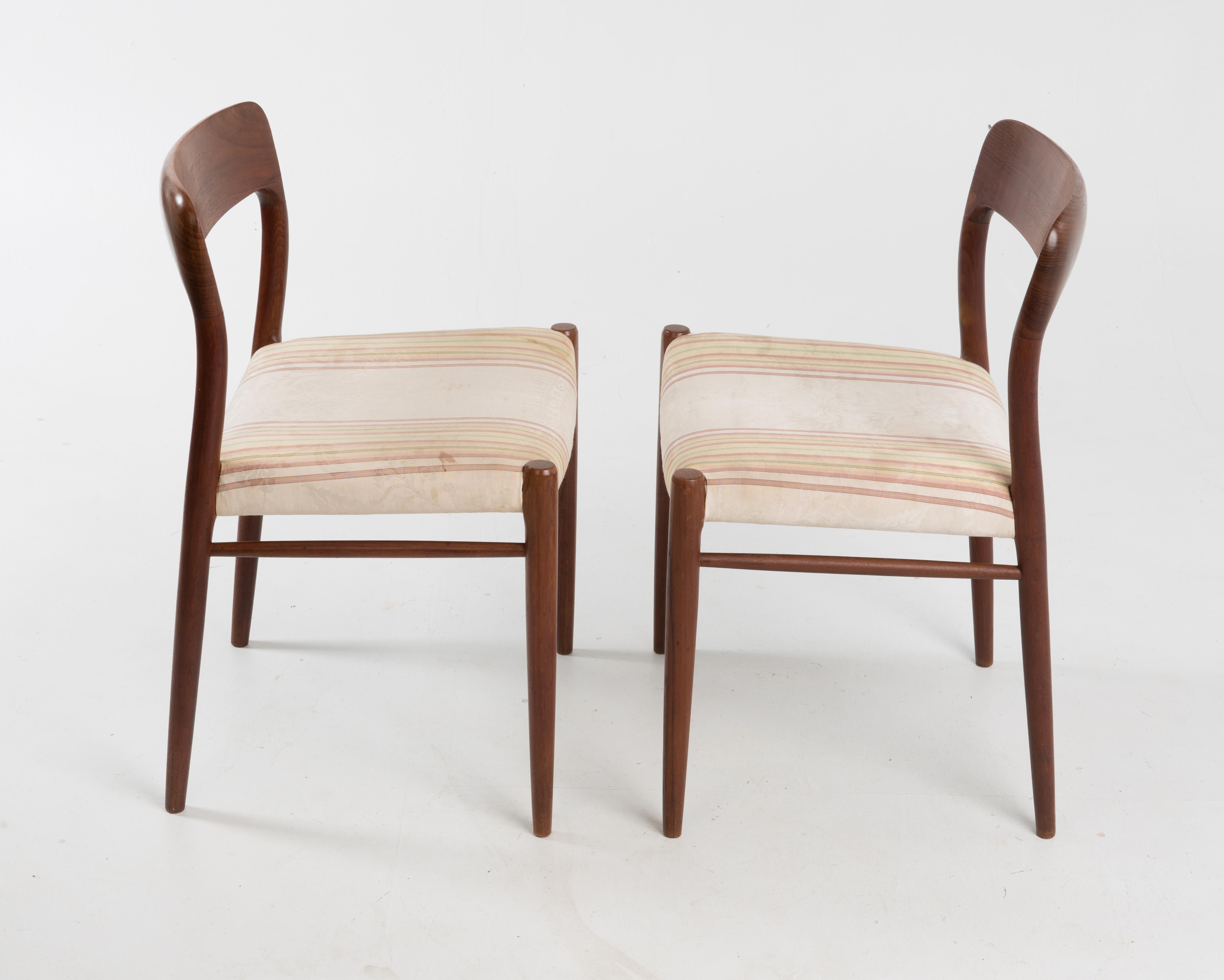 Niels Möller für J.L. Möllers Style Modell 75 Dänische Teakholz-Esszimmerstühle, Paar (Skandinavische Moderne)