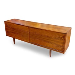 Niels Moller, Modell 20, Sideboard aus Palisanderholz für JL Moller, 1950er Jahre