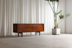 Credenza Niels Moller modello 20 Danimarca 1960