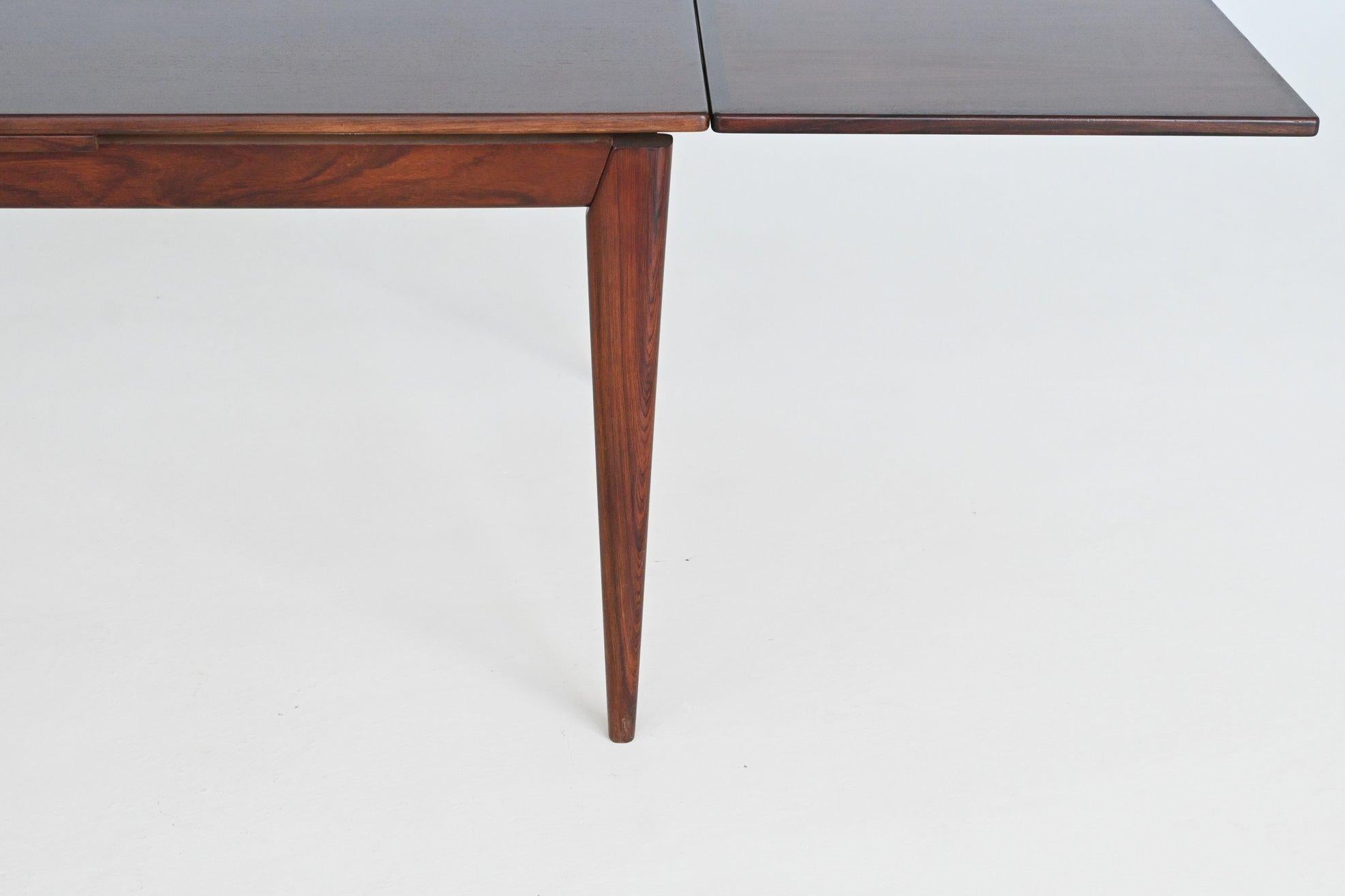 Mid-20th Century Niels Moller model 254 extendable dining table in rosewood Denmark 1960