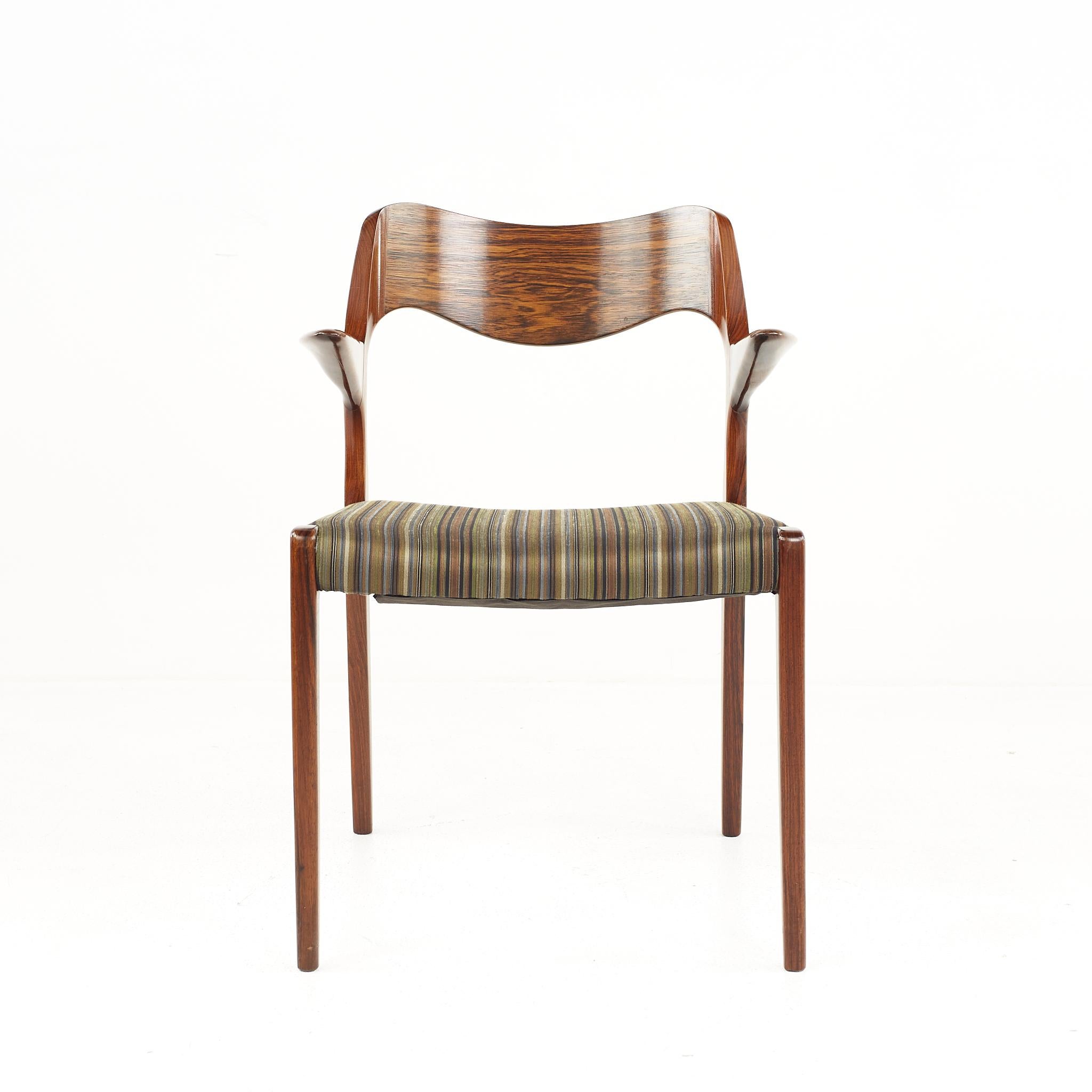 Niels Moller Model 55 mid century rosewood dining or desk chair

The chair measures: 21.5 wide x 19 deep x 32 high, with a seat height of 18 inches and arm height of 26 inches

All pieces of furniture can be had in what we call restored vintage