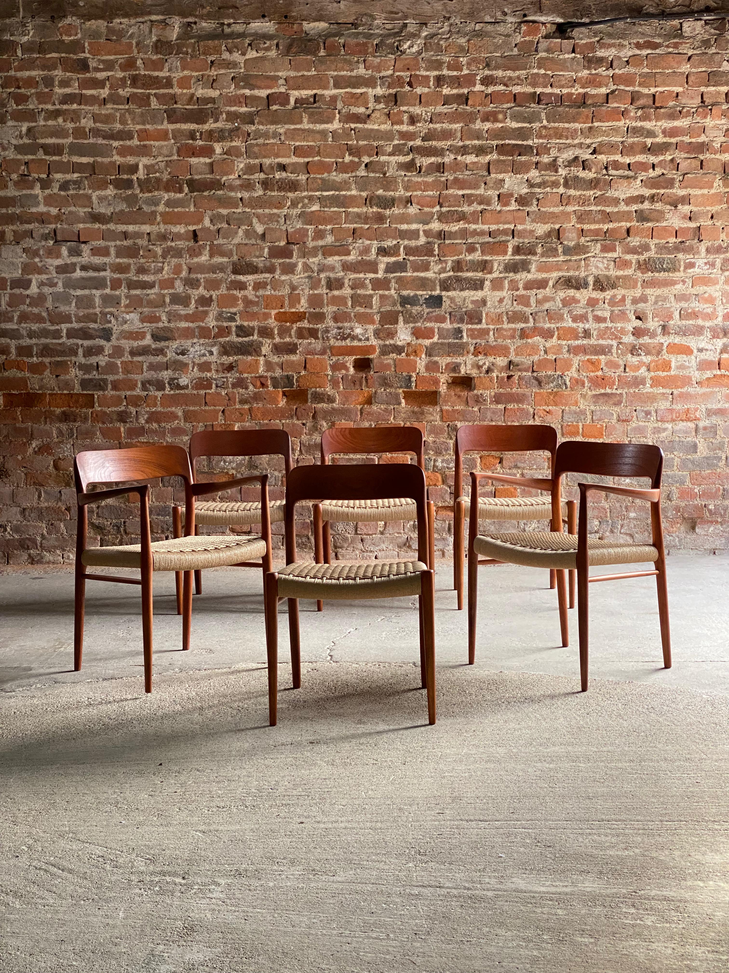 Niels Moller - Ensemble de 6 chaises de salle à manger en teck et corde de papier, modèle 56 et modèle 75, 1960 Excellent état - En vente à Longdon, Tewkesbury