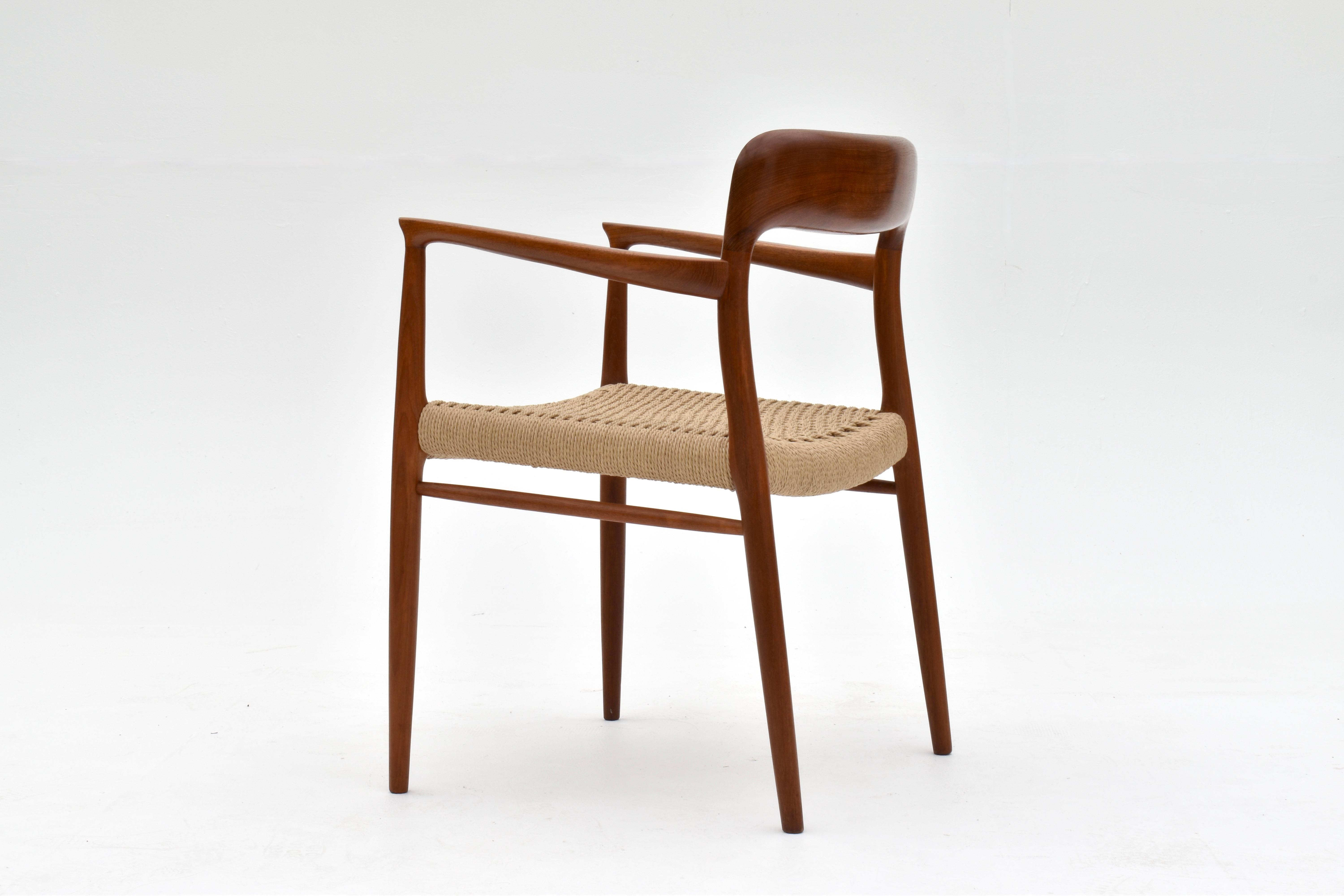 Poltrona in teak e papercord Niels Moller Model 56 per J.L Mollers Mobelfabrik in vendita 5