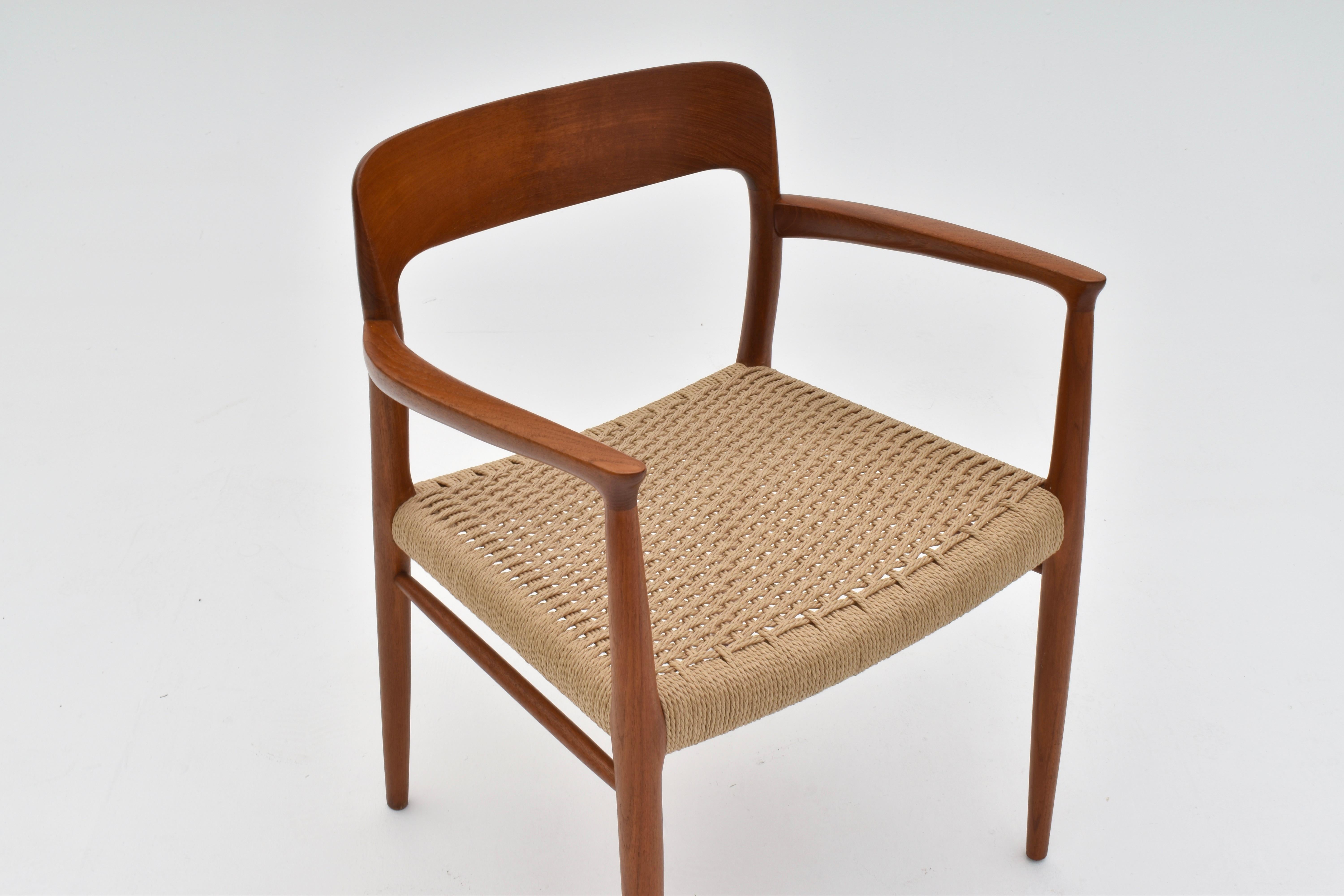 Scandinavo moderno Poltrona in teak e papercord Niels Moller Model 56 per J.L Mollers Mobelfabrik in vendita