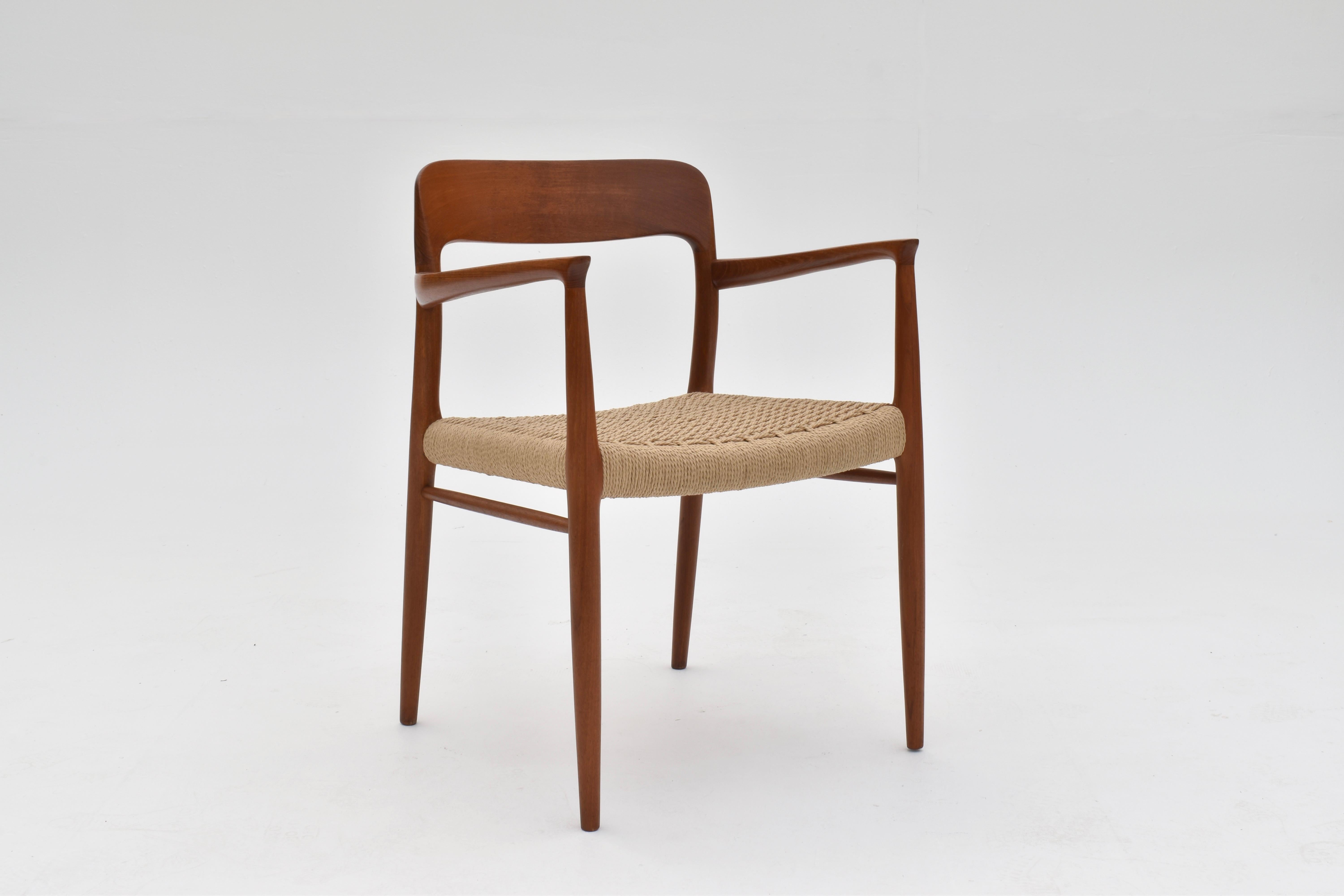 Danese Poltrona in teak e papercord Niels Moller Model 56 per J.L Mollers Mobelfabrik in vendita