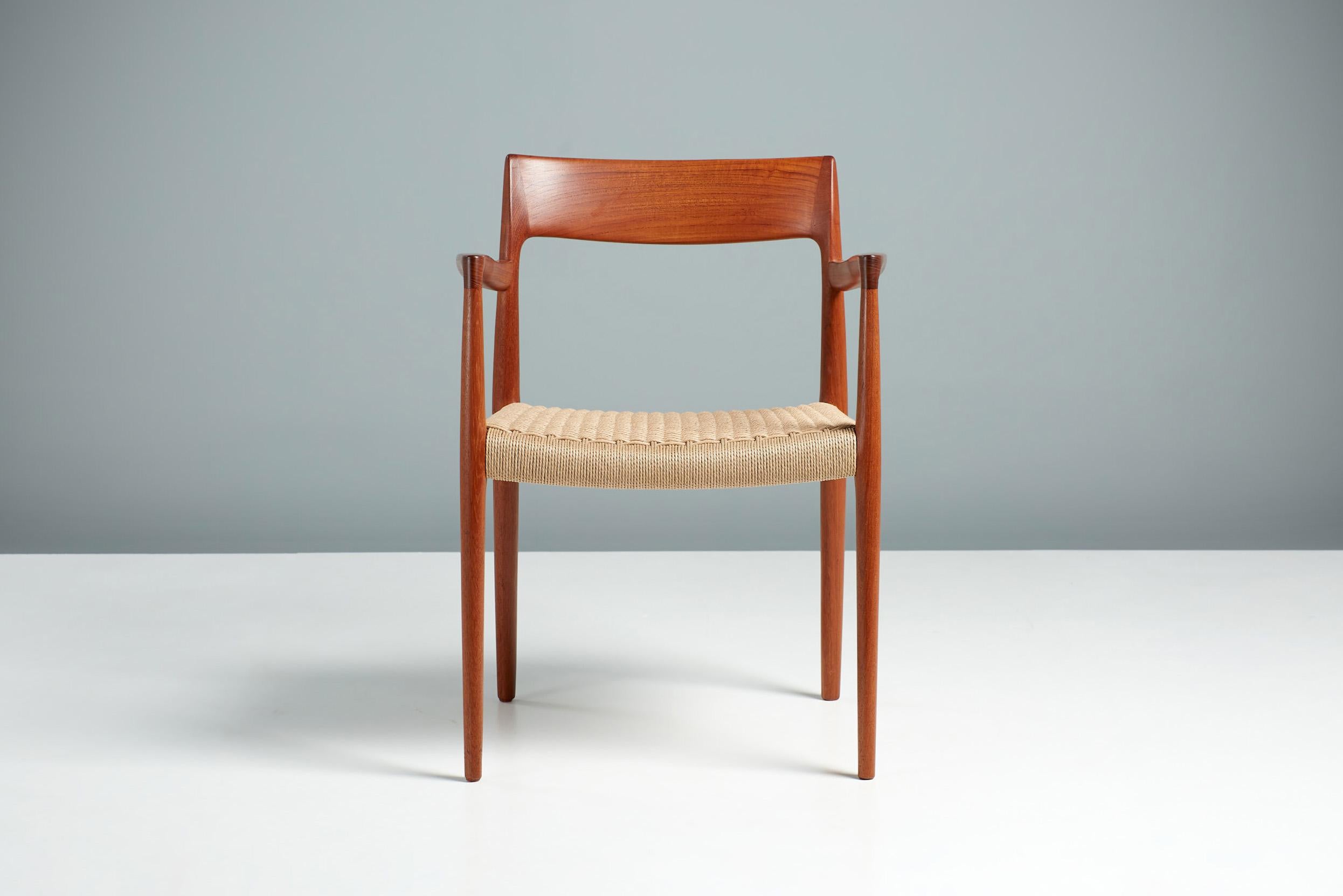 Scandinavo moderno Poltrona Model No. 57 di Niels Moller in Teak e Papercord in vendita