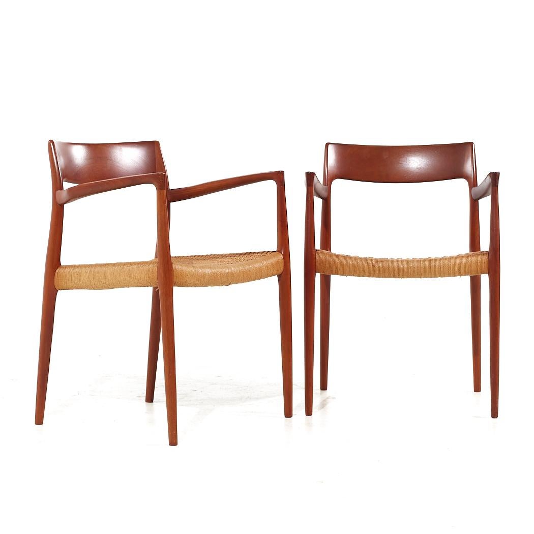 Niels Moller Model 57 Mid Century Danish Teak and Rope Captains Dining Chairs - Paire

Chaque chaise mesure : 19,5 de large x 18,5 de profond x 30 pouces de haut, avec une hauteur d'assise de 17 pouces et une hauteur d'accoudoir de 26,5
