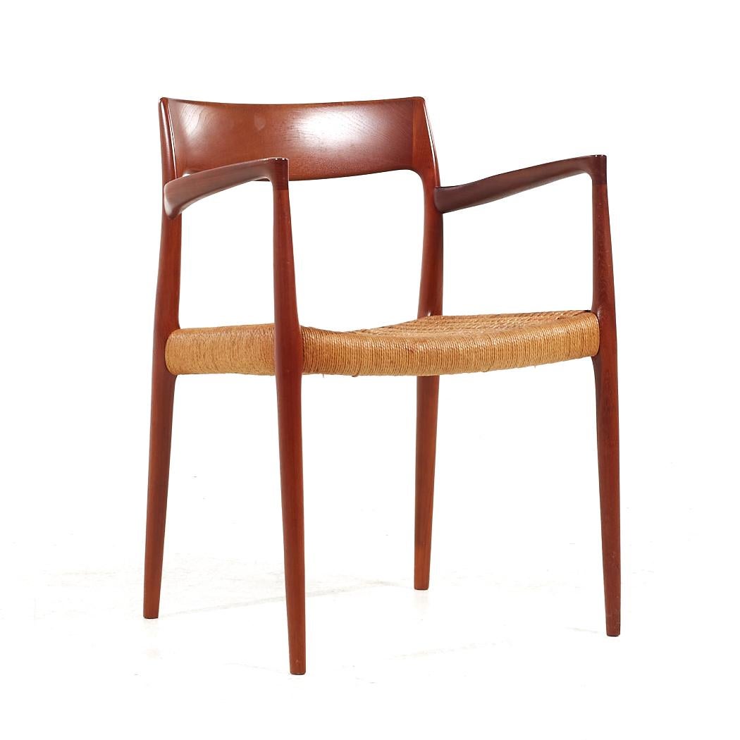 Danois Niels Moller Modèle 57 MCM Chaises à manger de capitaine danoises en teck et corde - Paire en vente