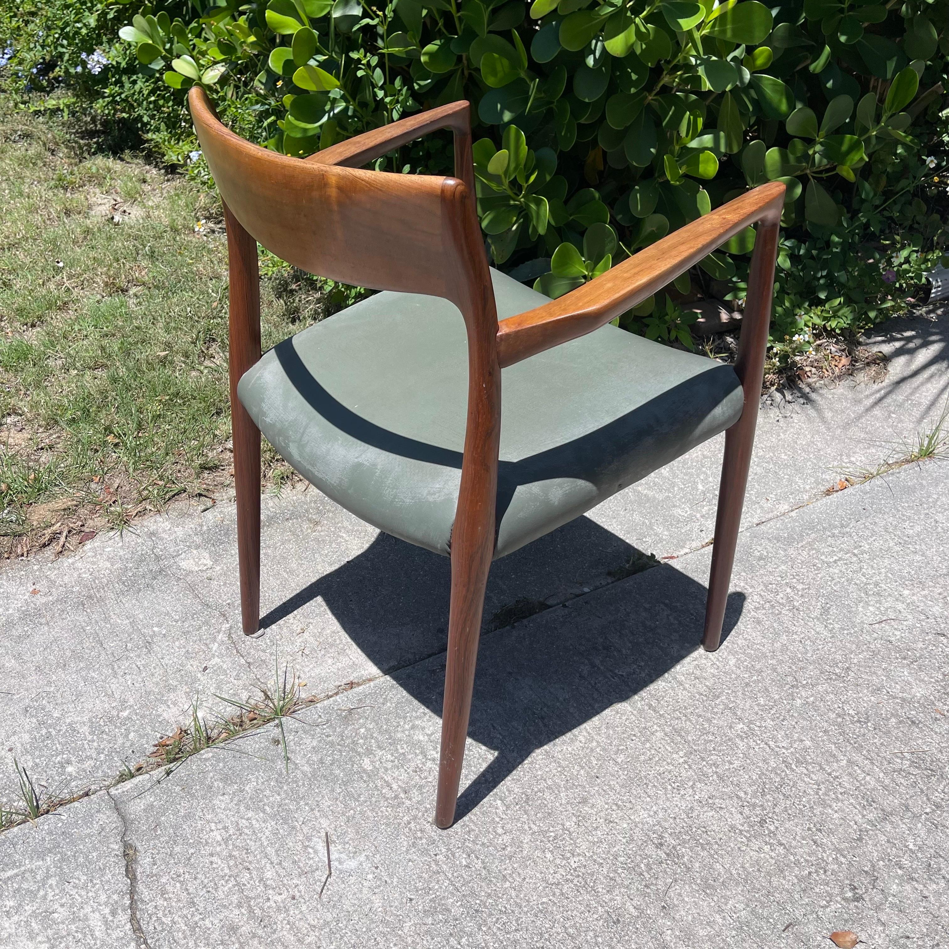 Niels Moller Model 57 Rosewood Carver Chair Jl Møller In Good Condition For Sale In Jensen Beach, FL