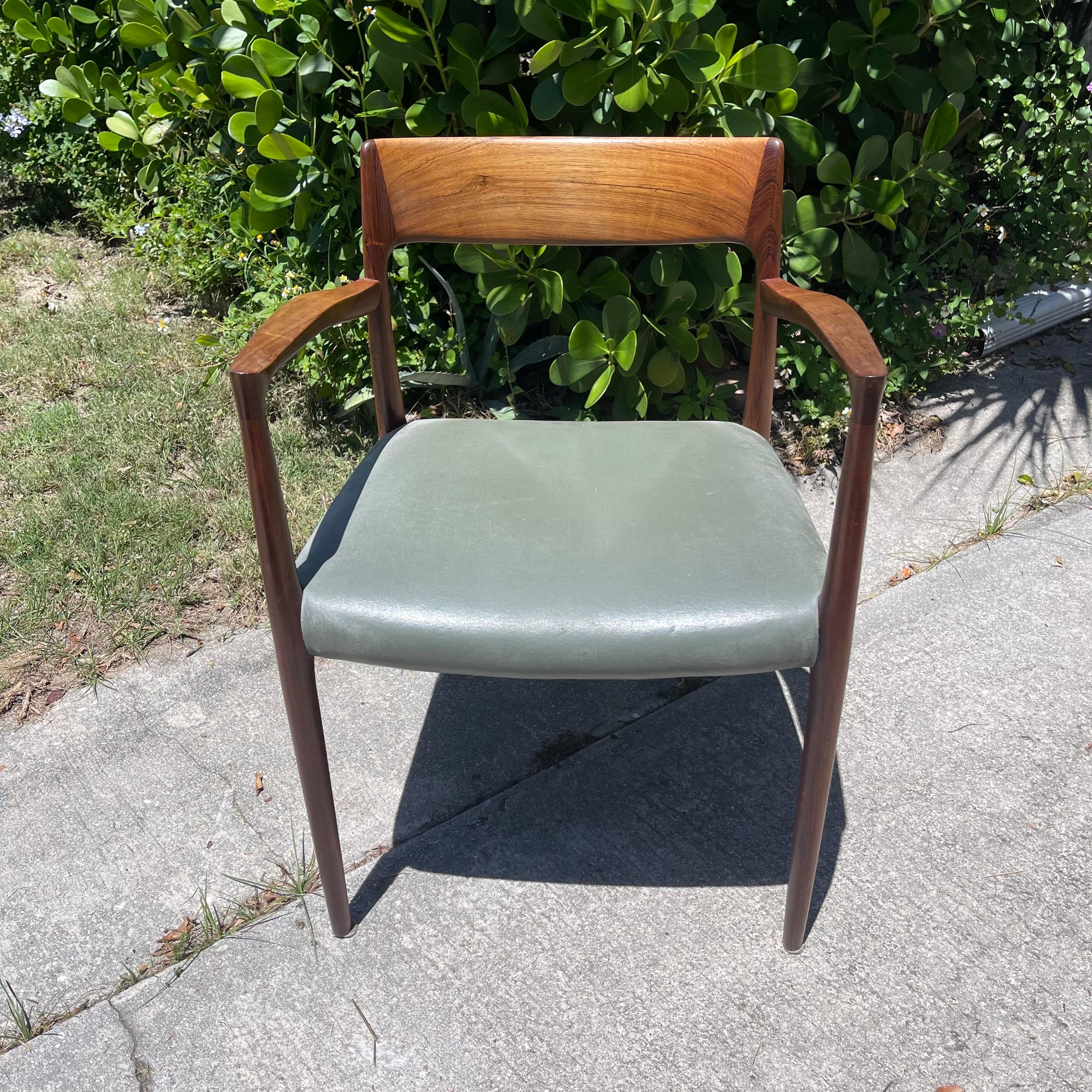 20th Century Niels Moller Model 57 Rosewood Carver Chair Jl Møller For Sale