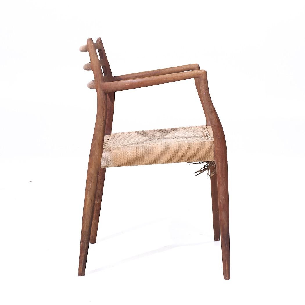 Paire de chaises de capitaine danoises en teck du milieu du siècle dernier, Niels Moller modèle 62 en vente 3
