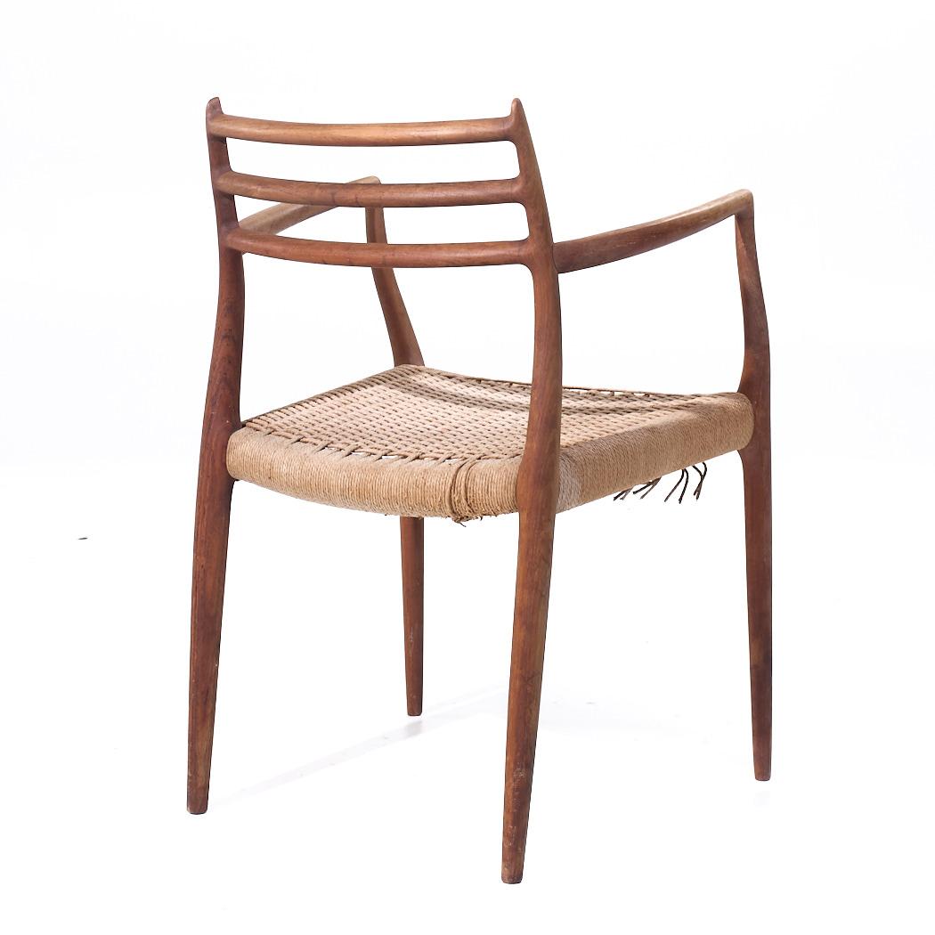 Rotin Paire de chaises de capitaine danoises en teck du milieu du siècle dernier, Niels Moller modèle 62 en vente