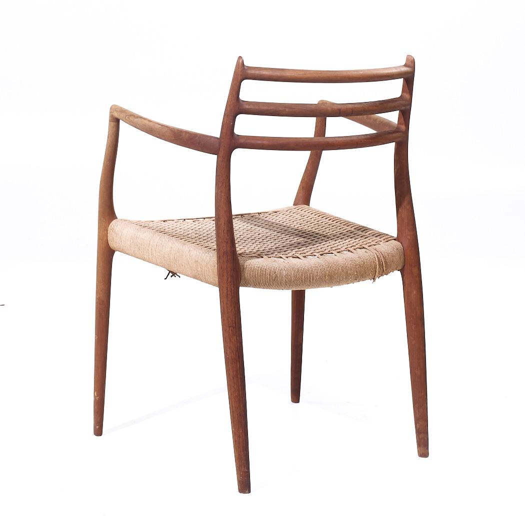 Paire de chaises de capitaine danoises en teck du milieu du siècle dernier, Niels Moller modèle 62 en vente 2