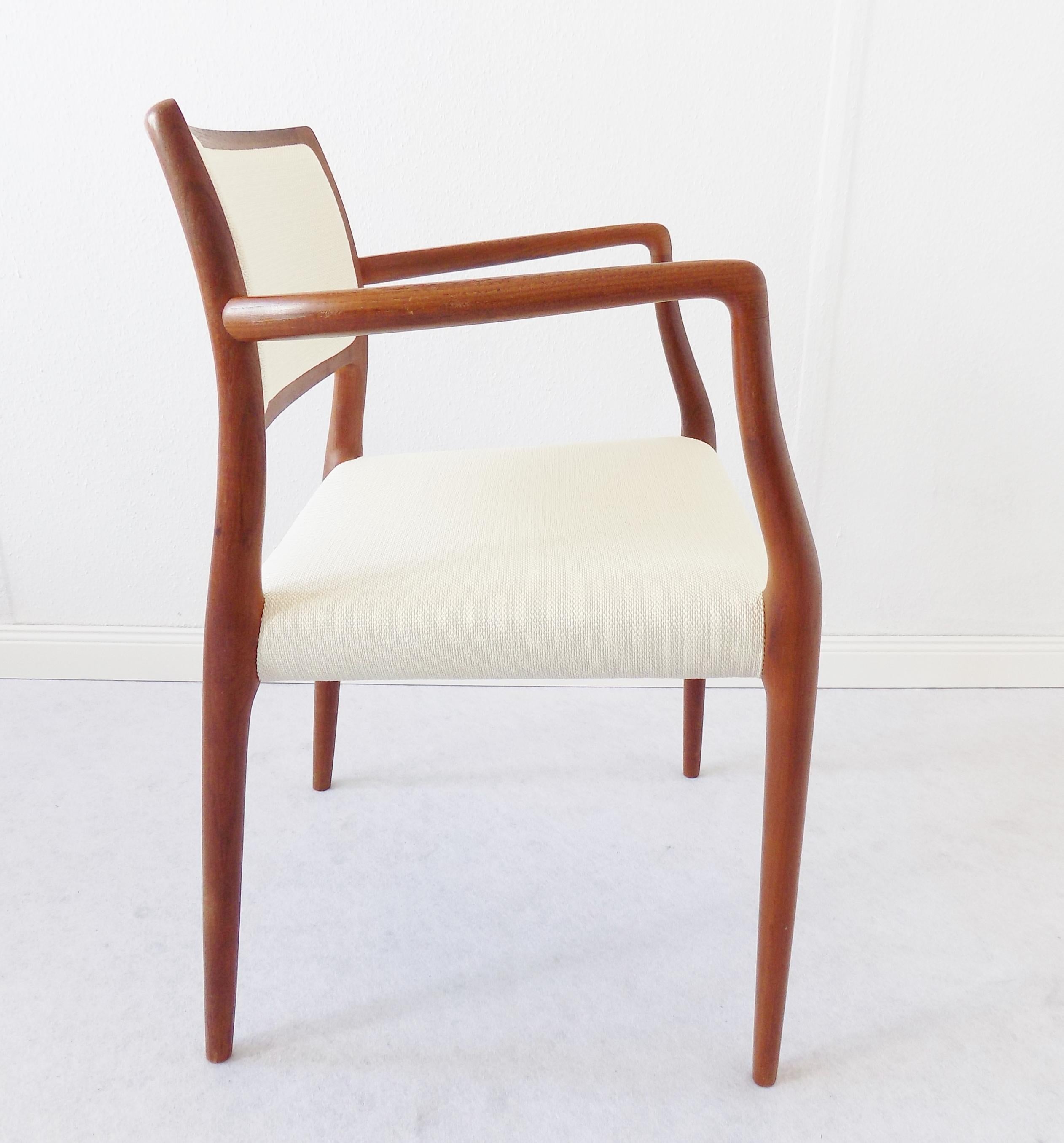 Niels Möller Model 65 Lounge Chair, Danish Teak Scandinavian modern, upholstered In Good Condition For Sale In Ludwigslust, Mecklenburg-Vorpommern