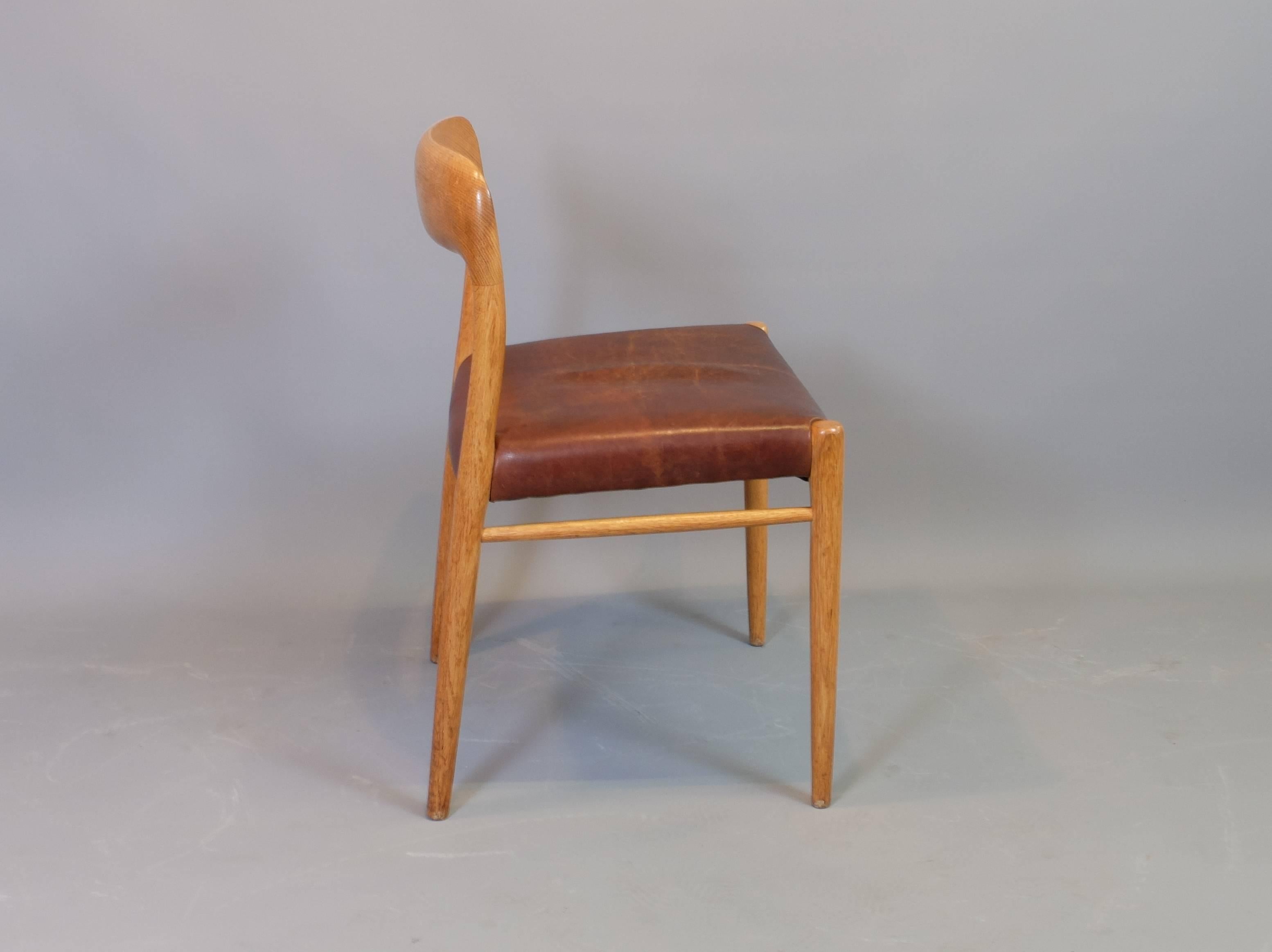 Early production Niels O Moller model 75 oak dining chairs manufactured by J L Moller, Denmark, circa 1960. We have two of these chairs in teak but are usually able to source larger sets should you require. These chairs are in excellent condition