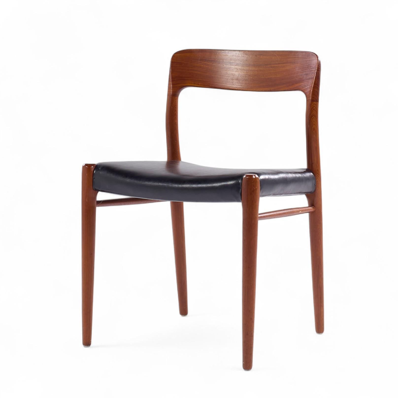 Niels Moller Model 75 Sillas de comedor danesas de teca de mediados de siglo - Set de 8 siglo XX en venta