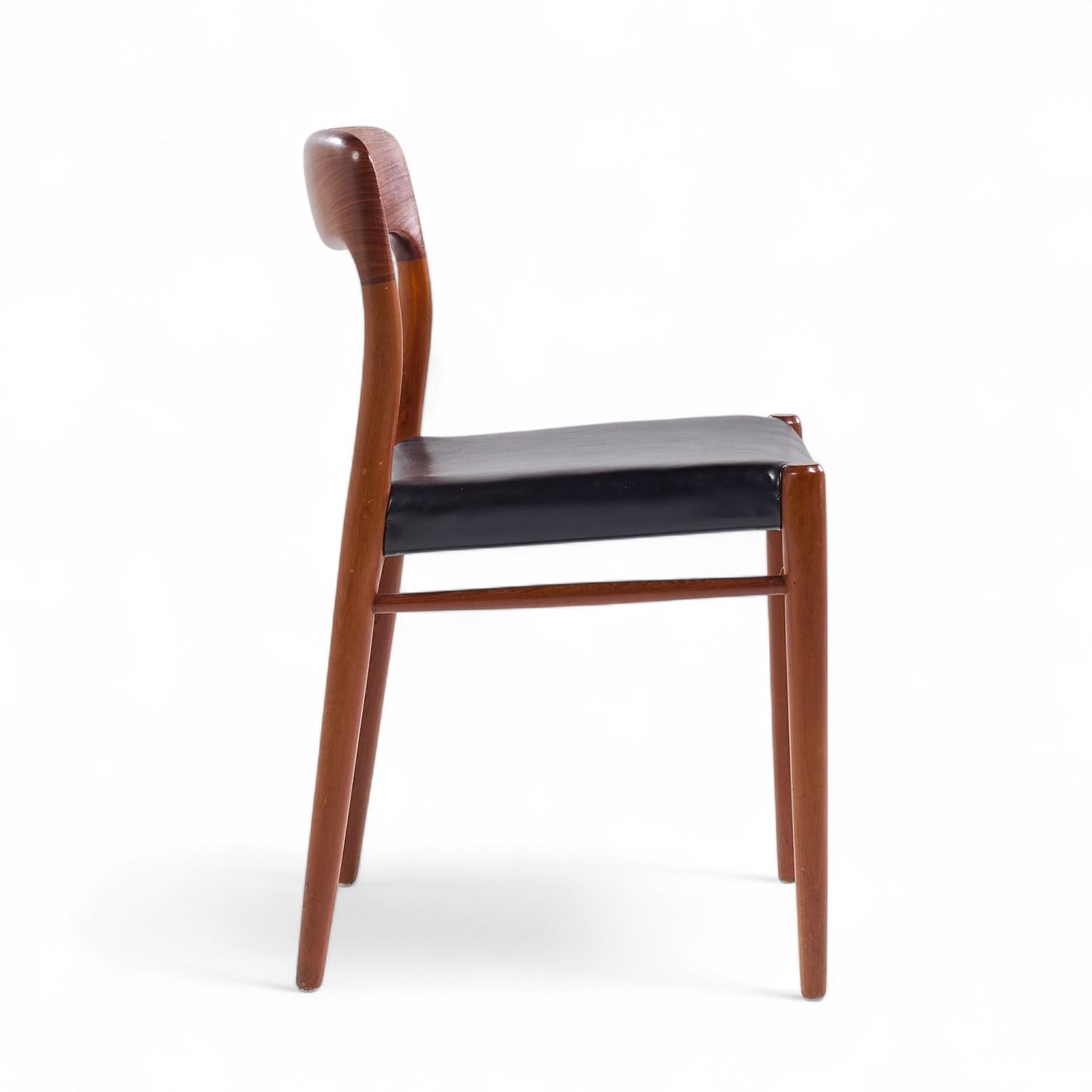 Niels Moller Model 75 Sillas de comedor danesas de teca de mediados de siglo - Set de 8 Tapicer�ía en venta