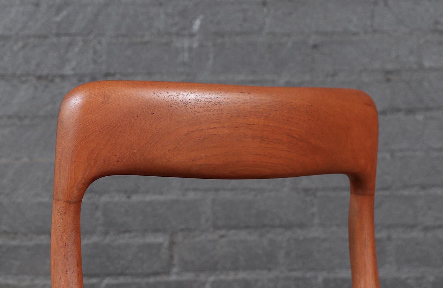 Sedie da pranzo in teak e pelle Niels Moller Model No. 75 in vendita 3