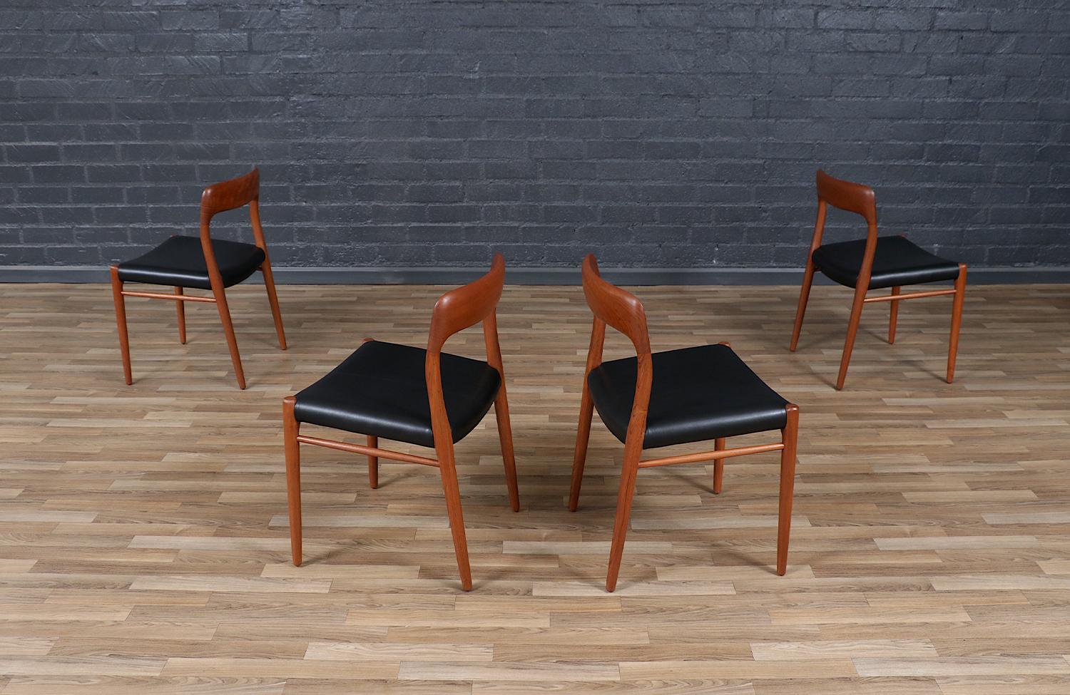 Danese Sedie da pranzo in teak e pelle Niels Moller Model No. 75 in vendita