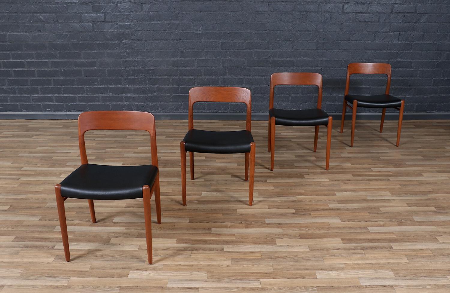Sedie da pranzo in teak e pelle Niels Moller Model No. 75 In condizioni ottime in vendita a Los Angeles, CA