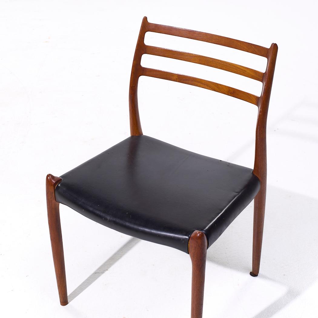 Chaises de salle à manger danoises du milieu du siècle dernier en teck Niels Moller modèle 78, lot de 4 en vente 3