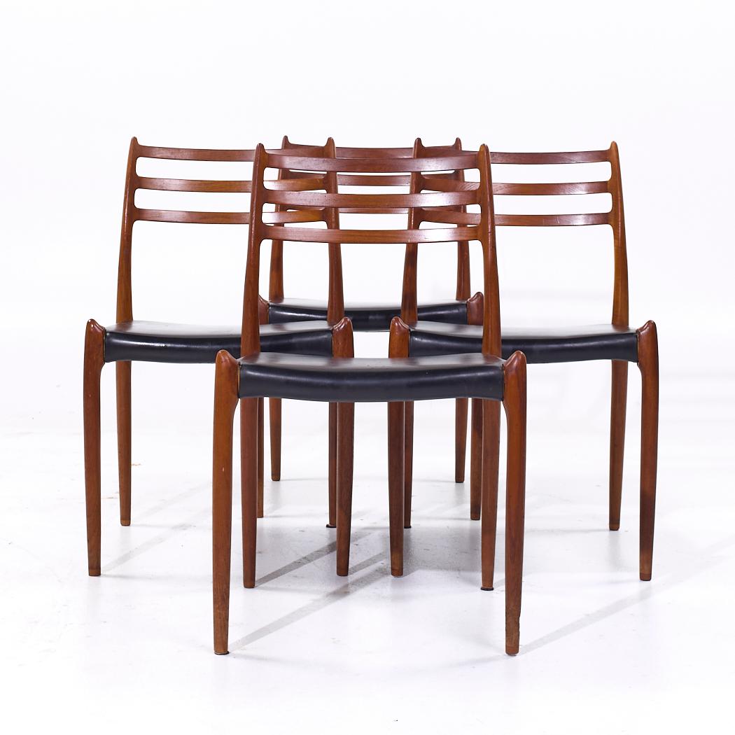 Chaises de salle à manger danoises du milieu du siècle dernier en teck Niels Moller modèle 78, lot de 4

Chaque chaise mesure : 19,5 de large x 20 de profond x 32 pouces de haut, avec une hauteur d'assise / dégagement de la chaise de 18,5