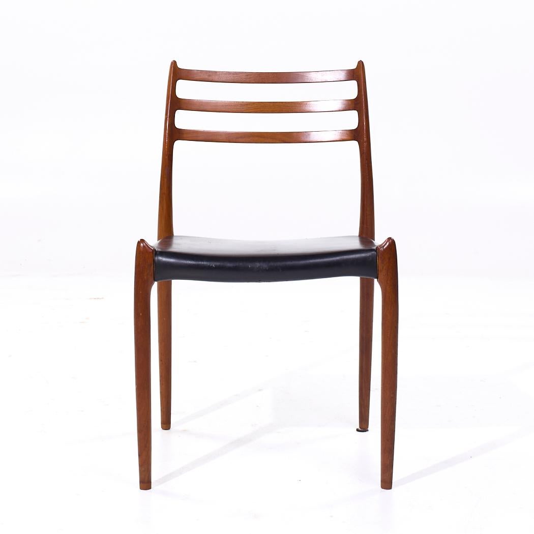 Chaises de salle à manger danoises du milieu du siècle dernier en teck Niels Moller modèle 78, lot de 4 Bon état - En vente à Countryside, IL